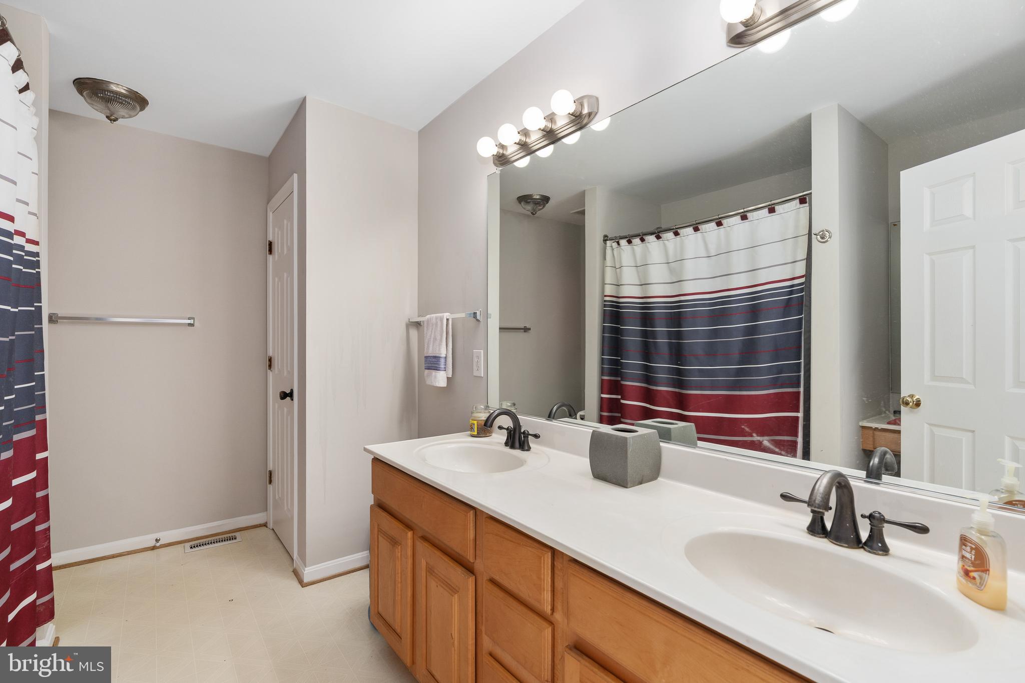 PRESIDENTIAL LAKES - Residential