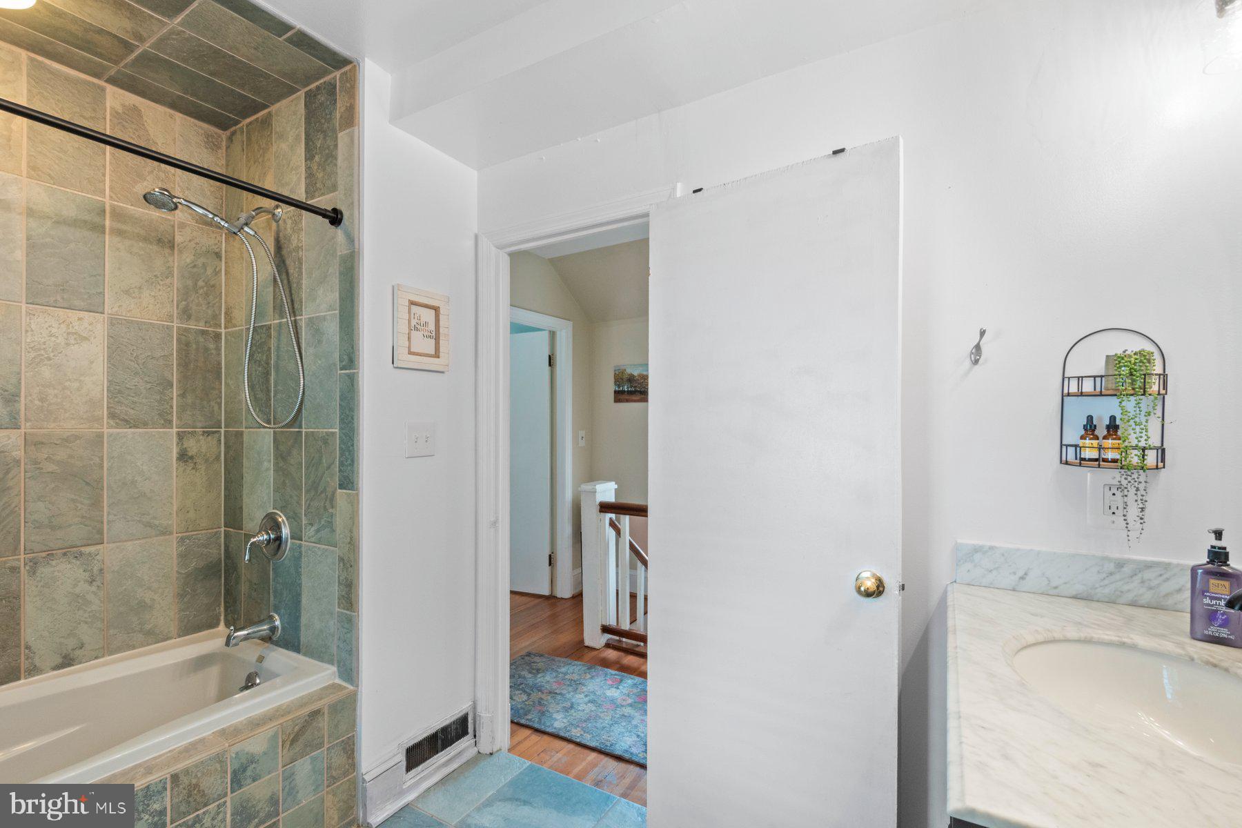 GLYNDON PARK - Residential