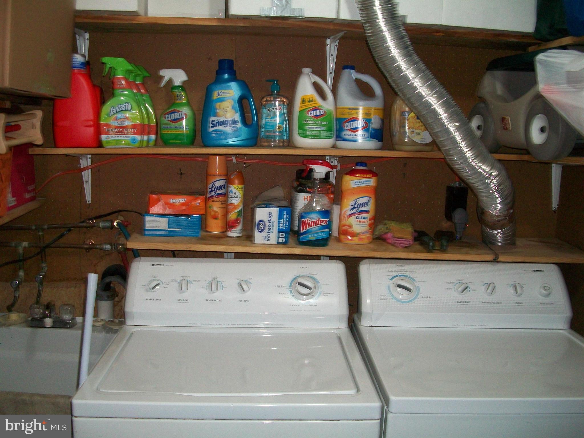 PINEWOOD LAKE - Residential