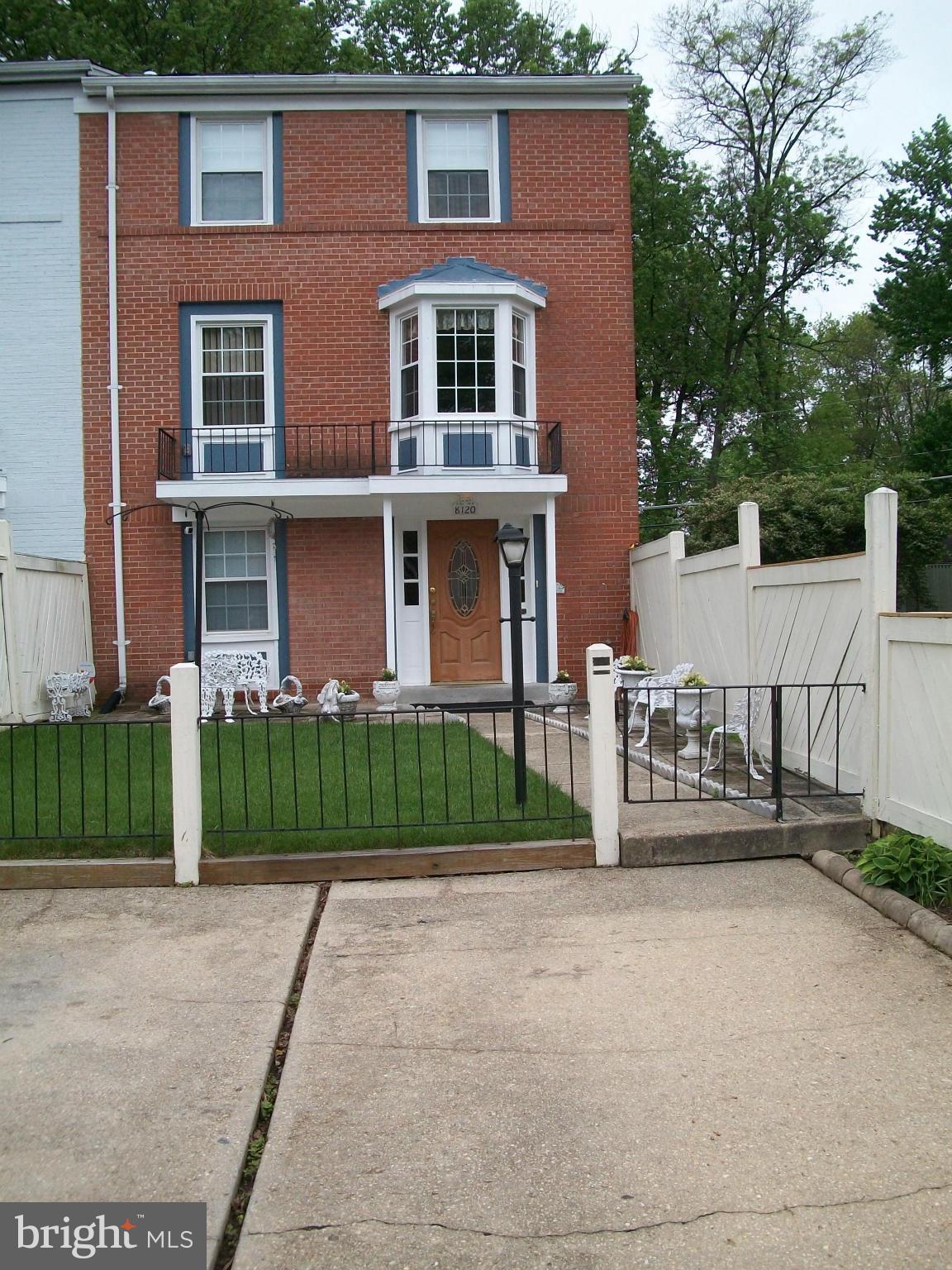 PINEWOOD LAKE - Residential