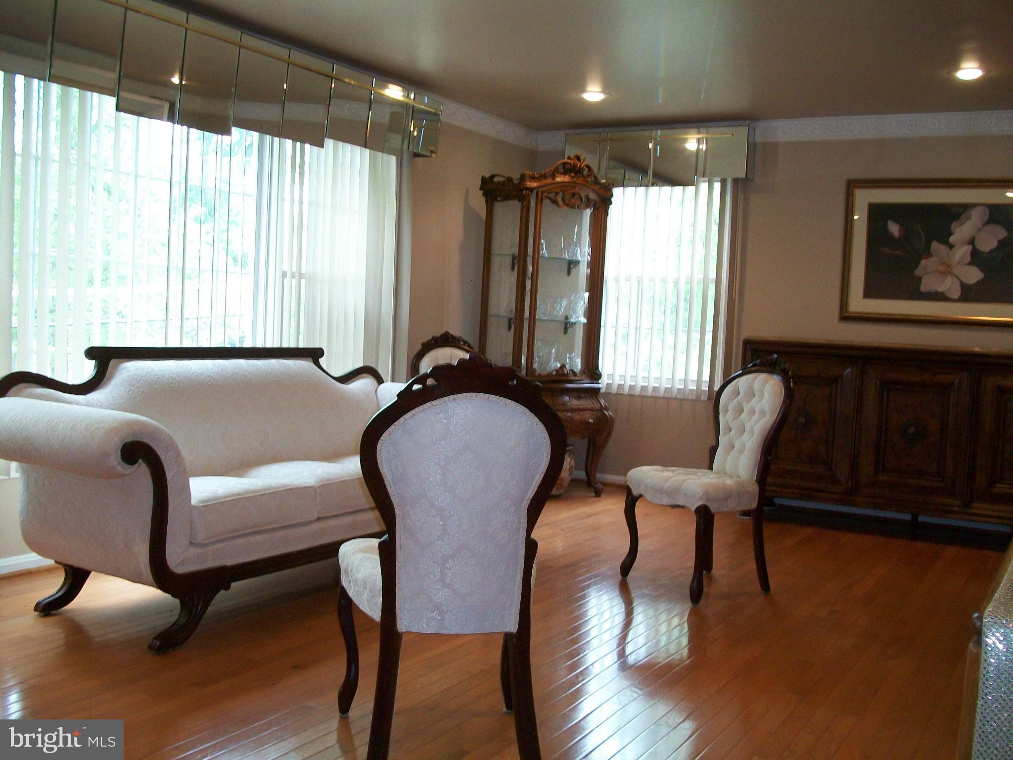 PINEWOOD LAKE - Residential