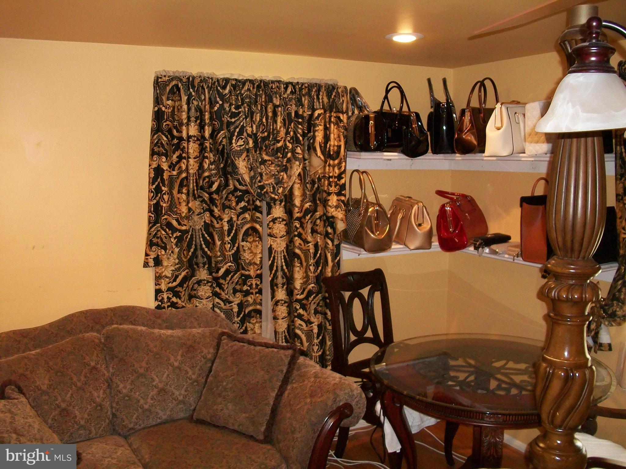 PINEWOOD LAKE - Residential