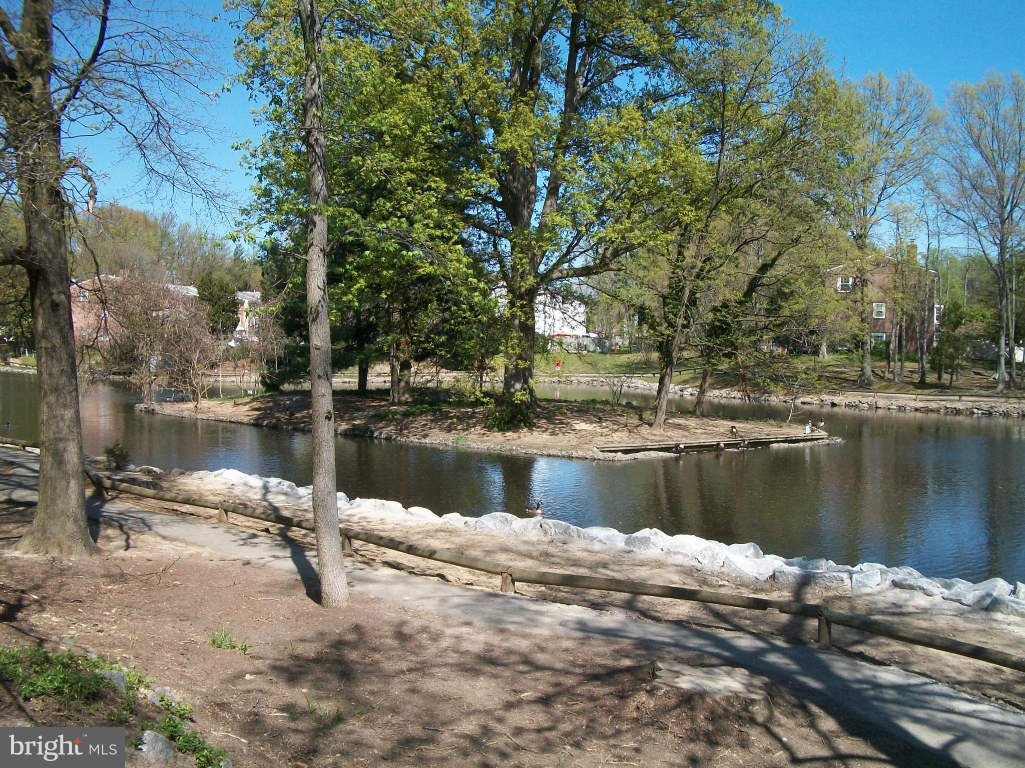 PINEWOOD LAKE - Residential