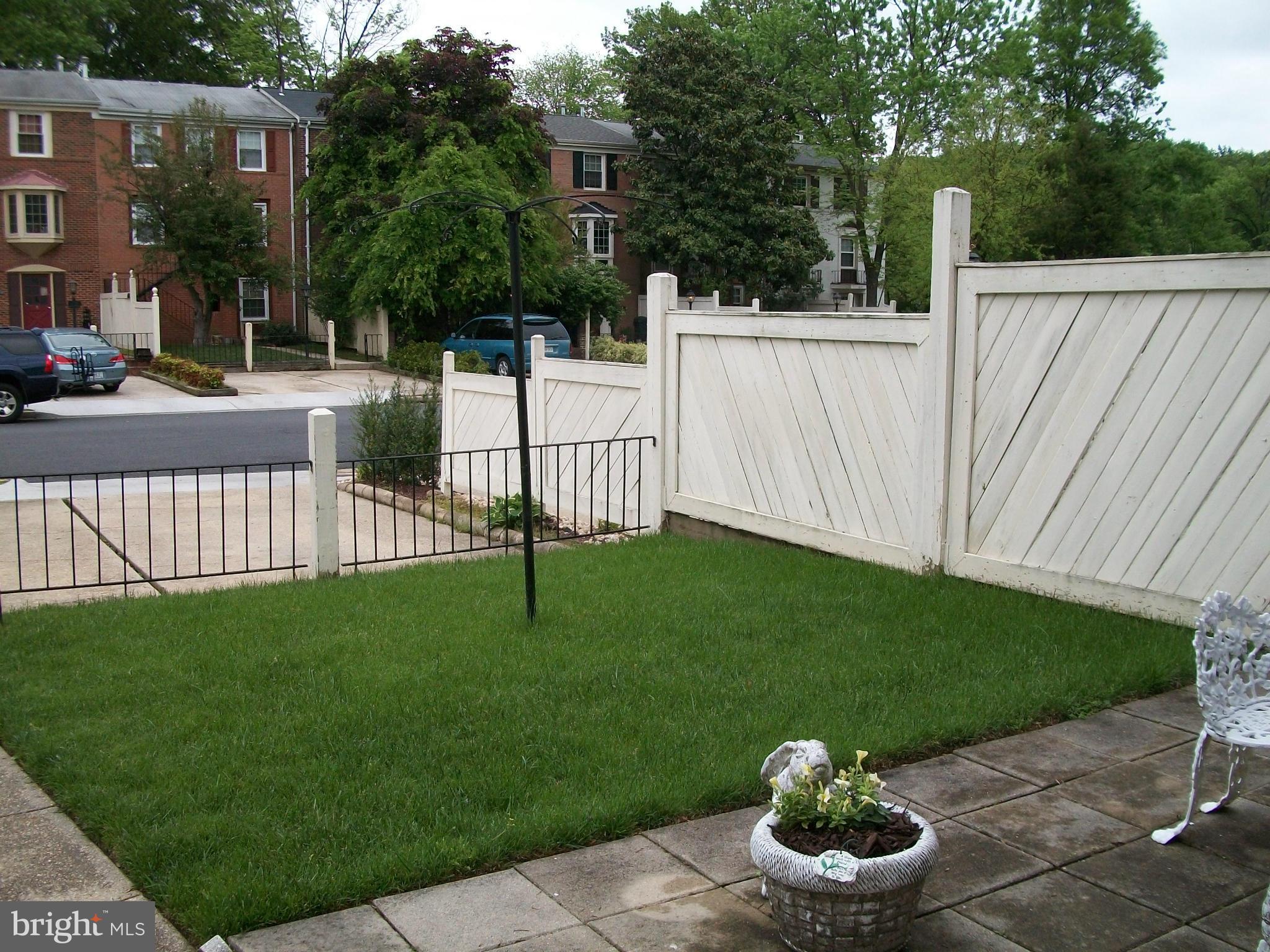 PINEWOOD LAKE - Residential