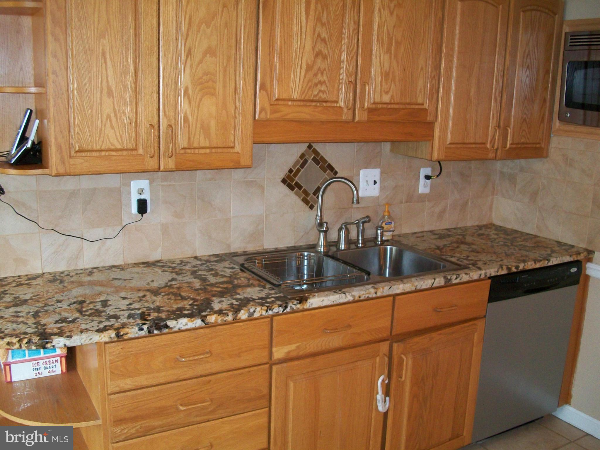 PINEWOOD LAKE - Residential