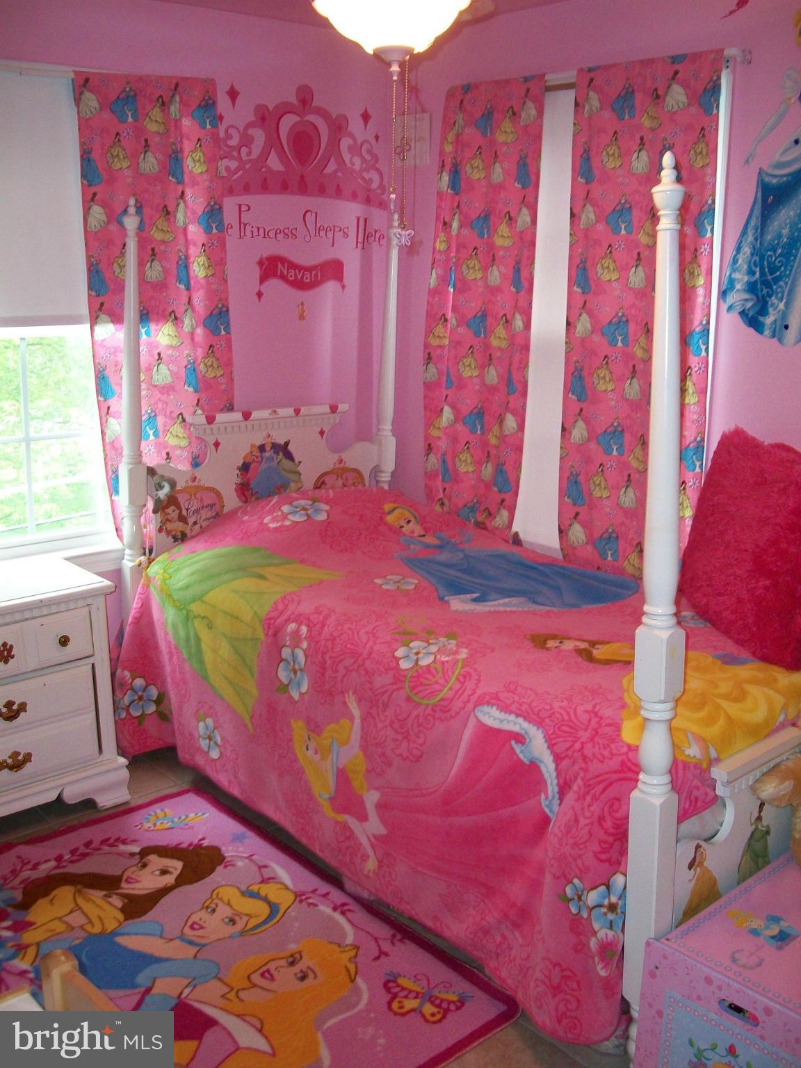 PINEWOOD LAKE - Residential