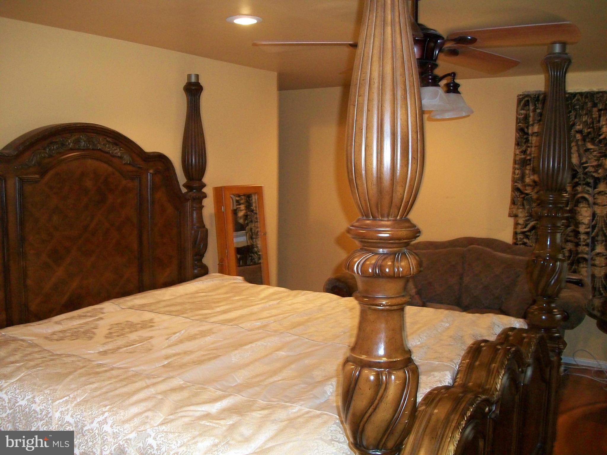 PINEWOOD LAKE - Residential