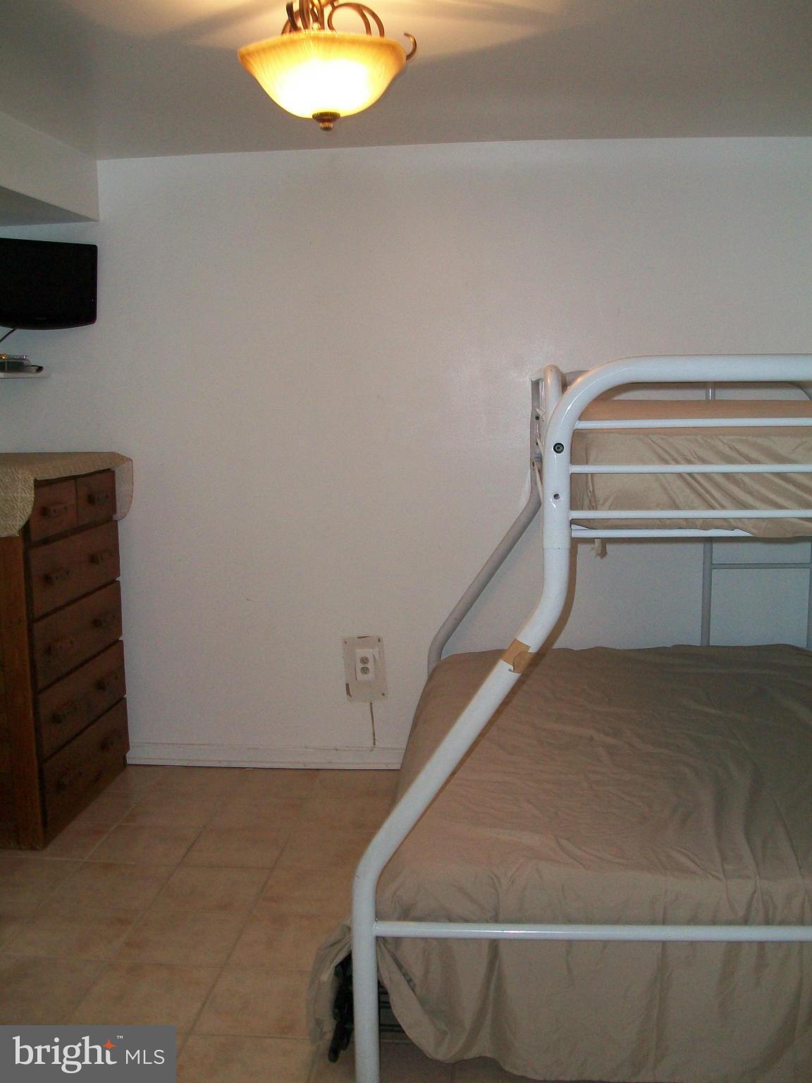 PINEWOOD LAKE - Residential