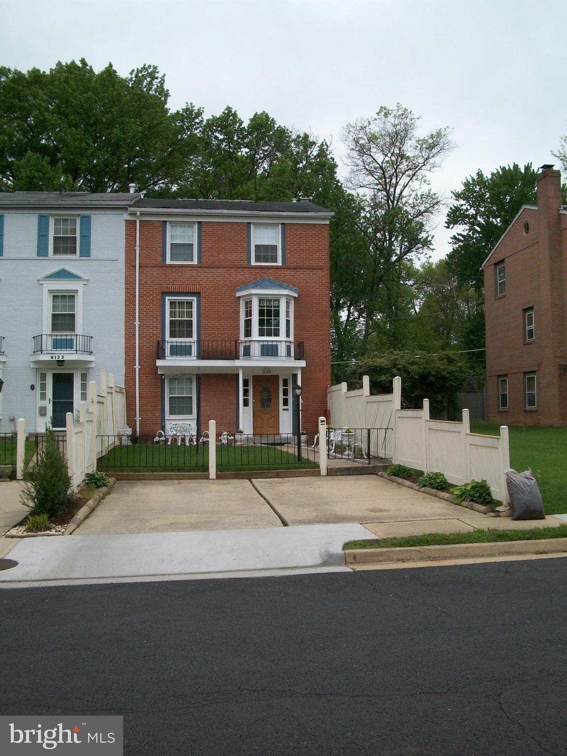 PINEWOOD LAKE - Residential