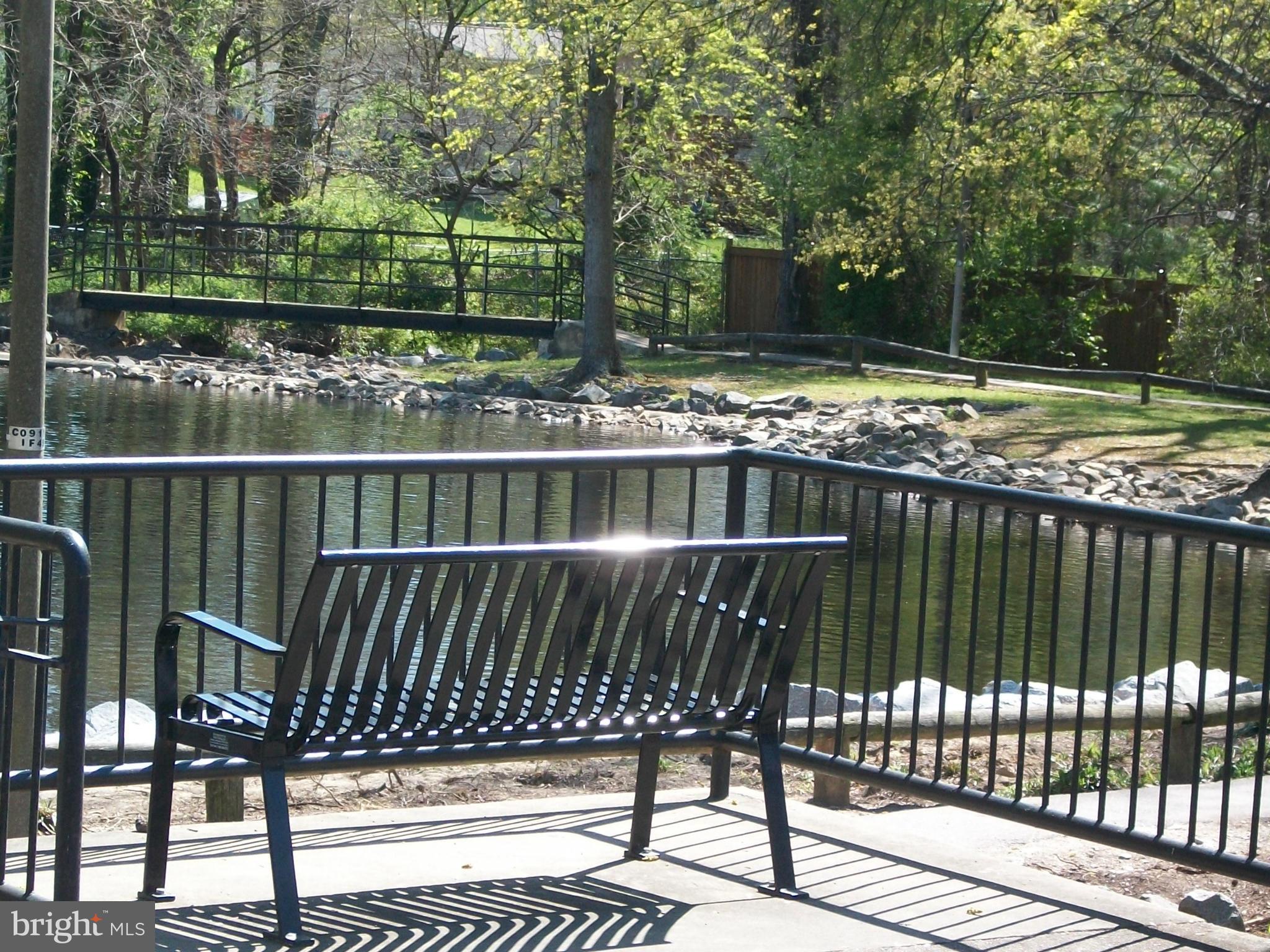 PINEWOOD LAKE - Residential