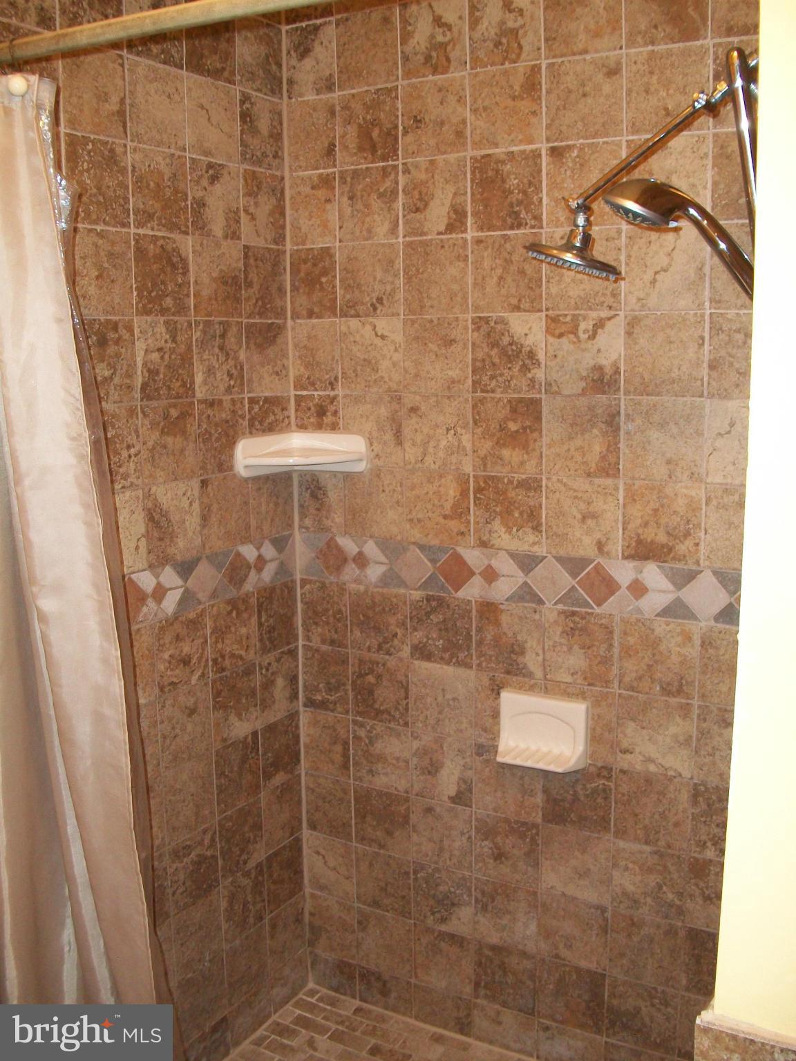 PINEWOOD LAKE - Residential