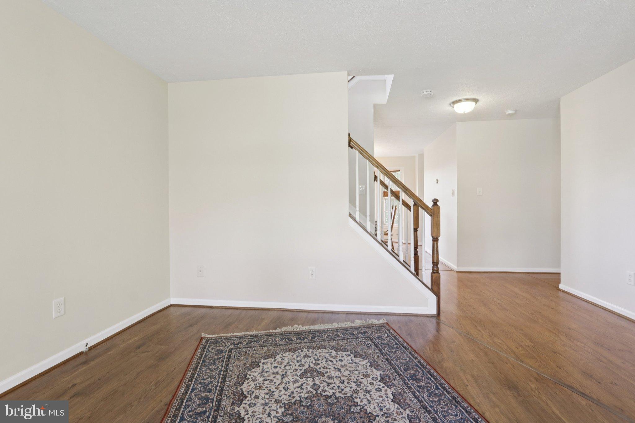 235 W HOPE COURT