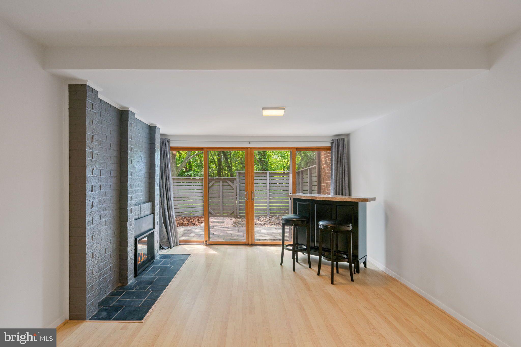 RESTON - Residential