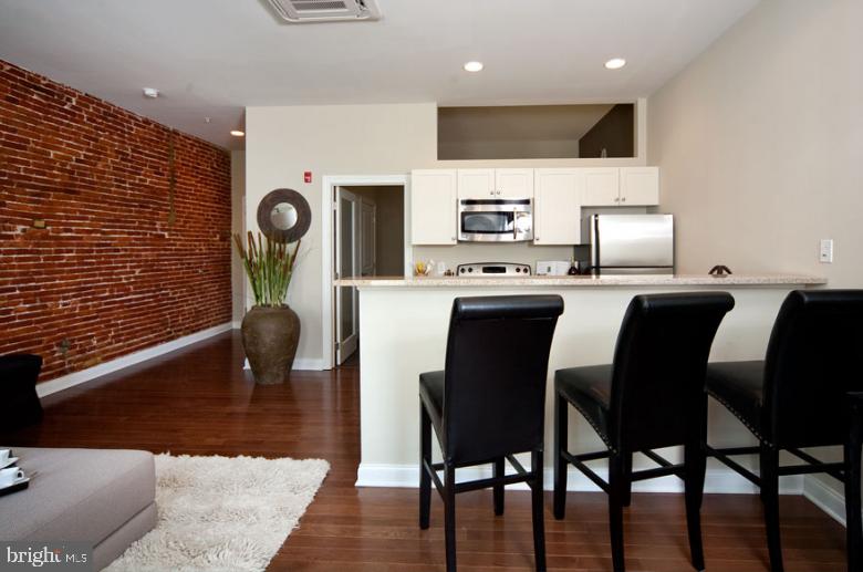MOUNT VERNON PLACE HISTORIC DISTRICT - Residential Lease