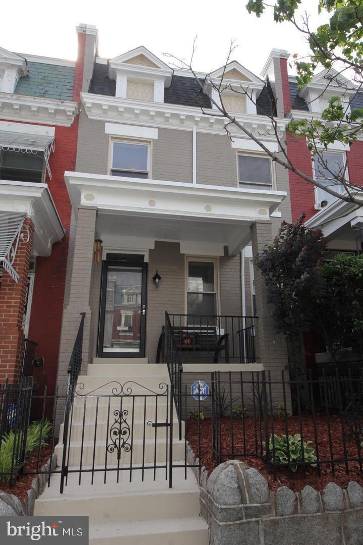 1932 SUMMIT PLACE NE