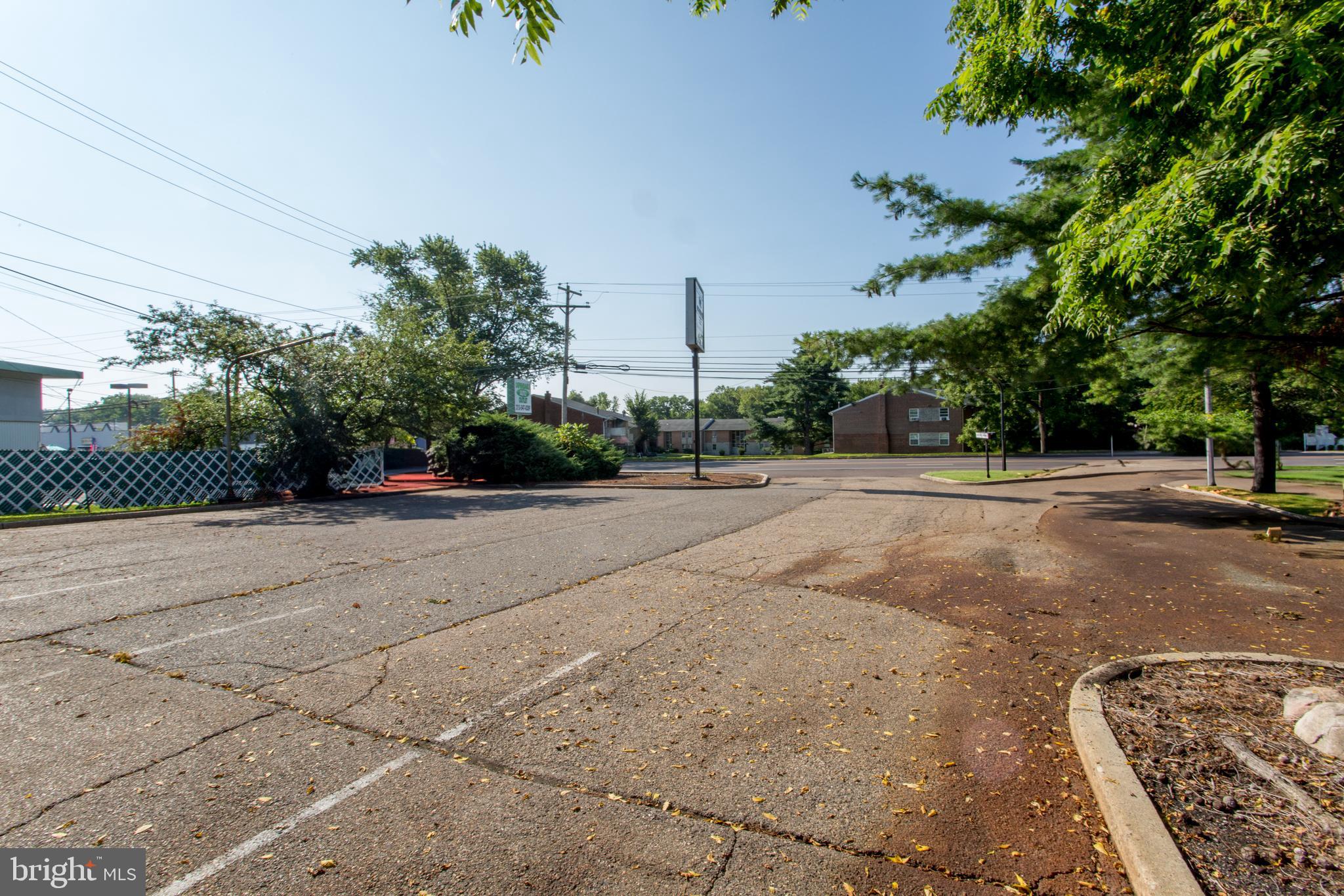 329 E LINCOLN HIGHWAY