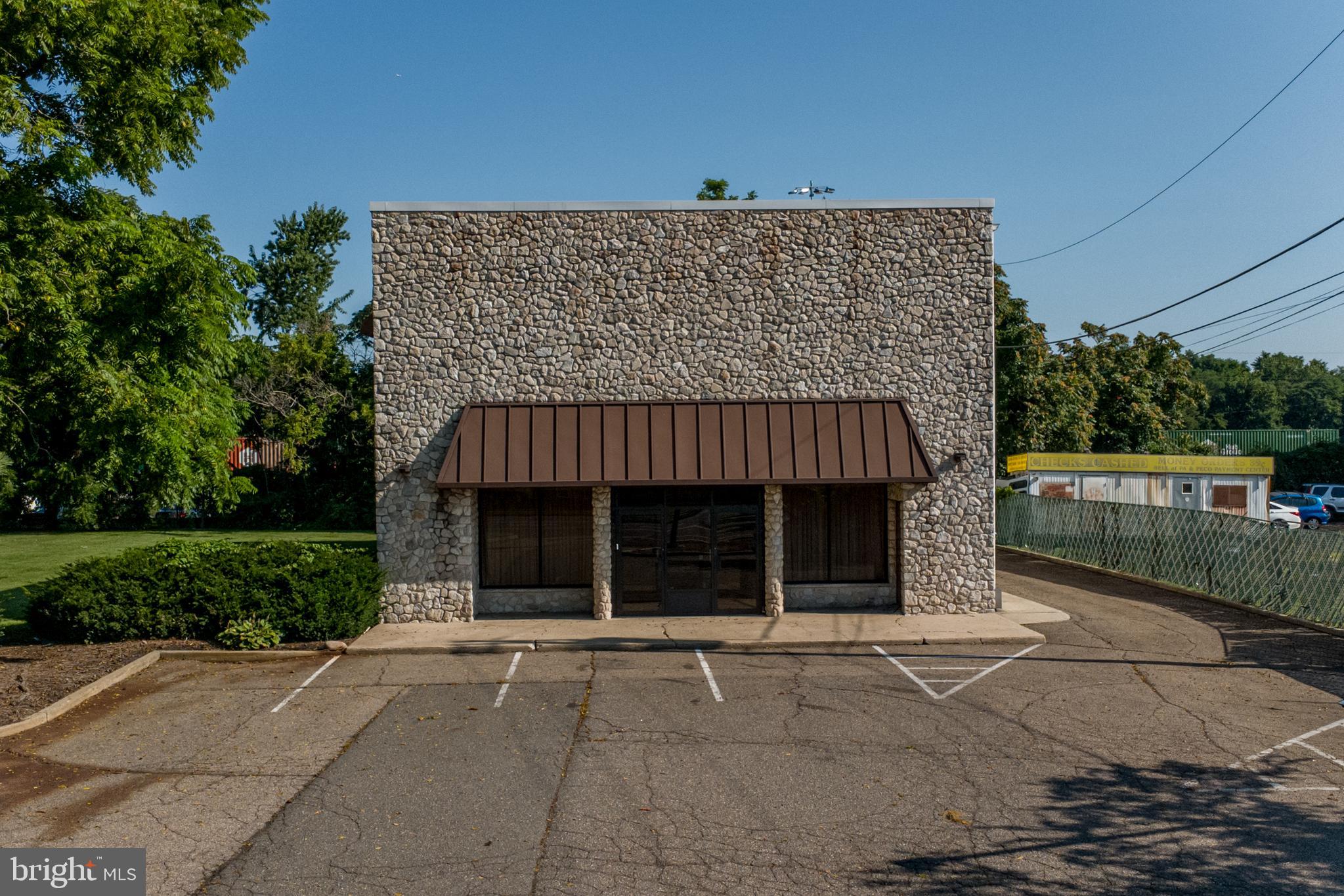 329 E LINCOLN HIGHWAY