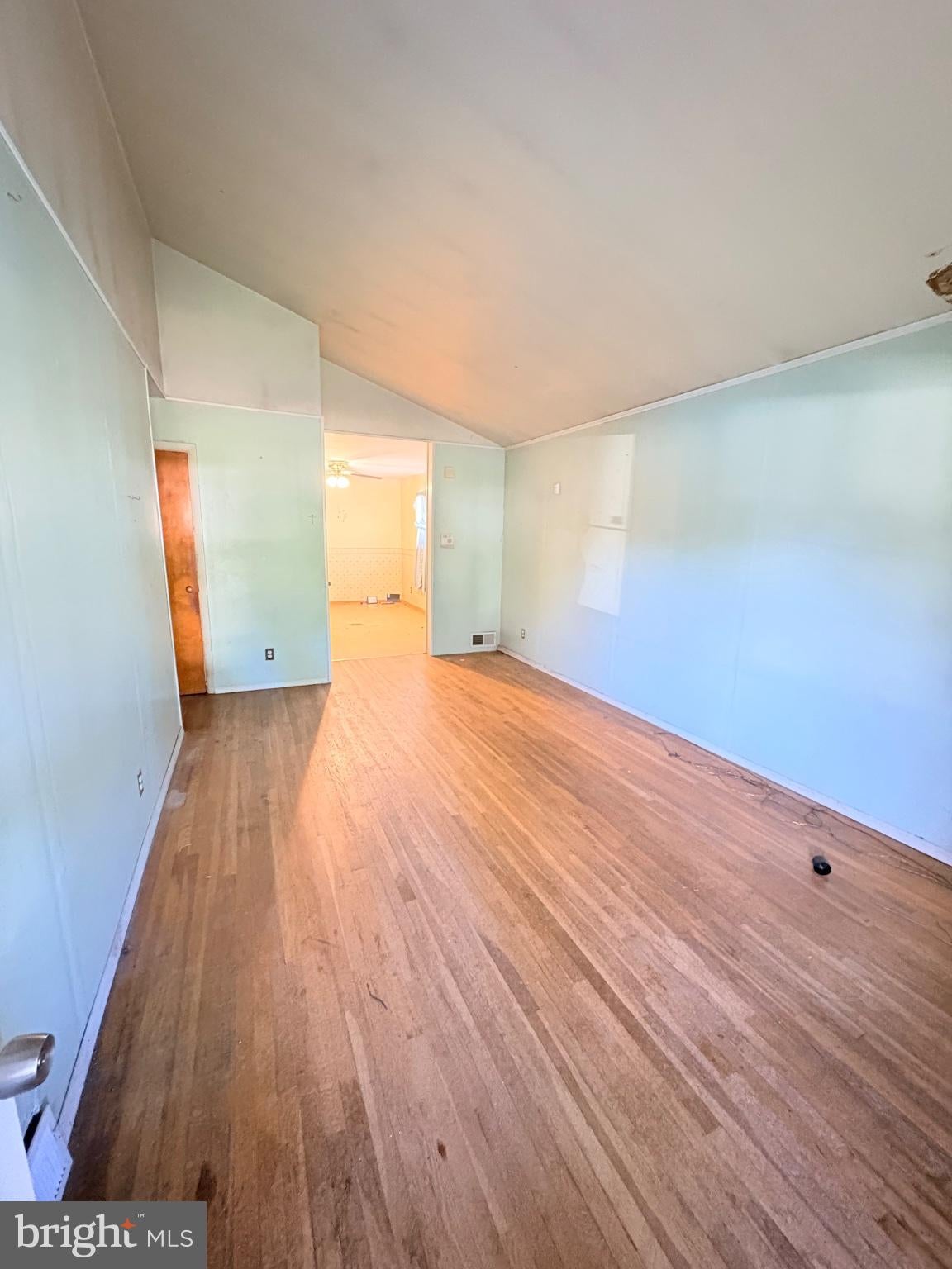 212 CANARY LANE