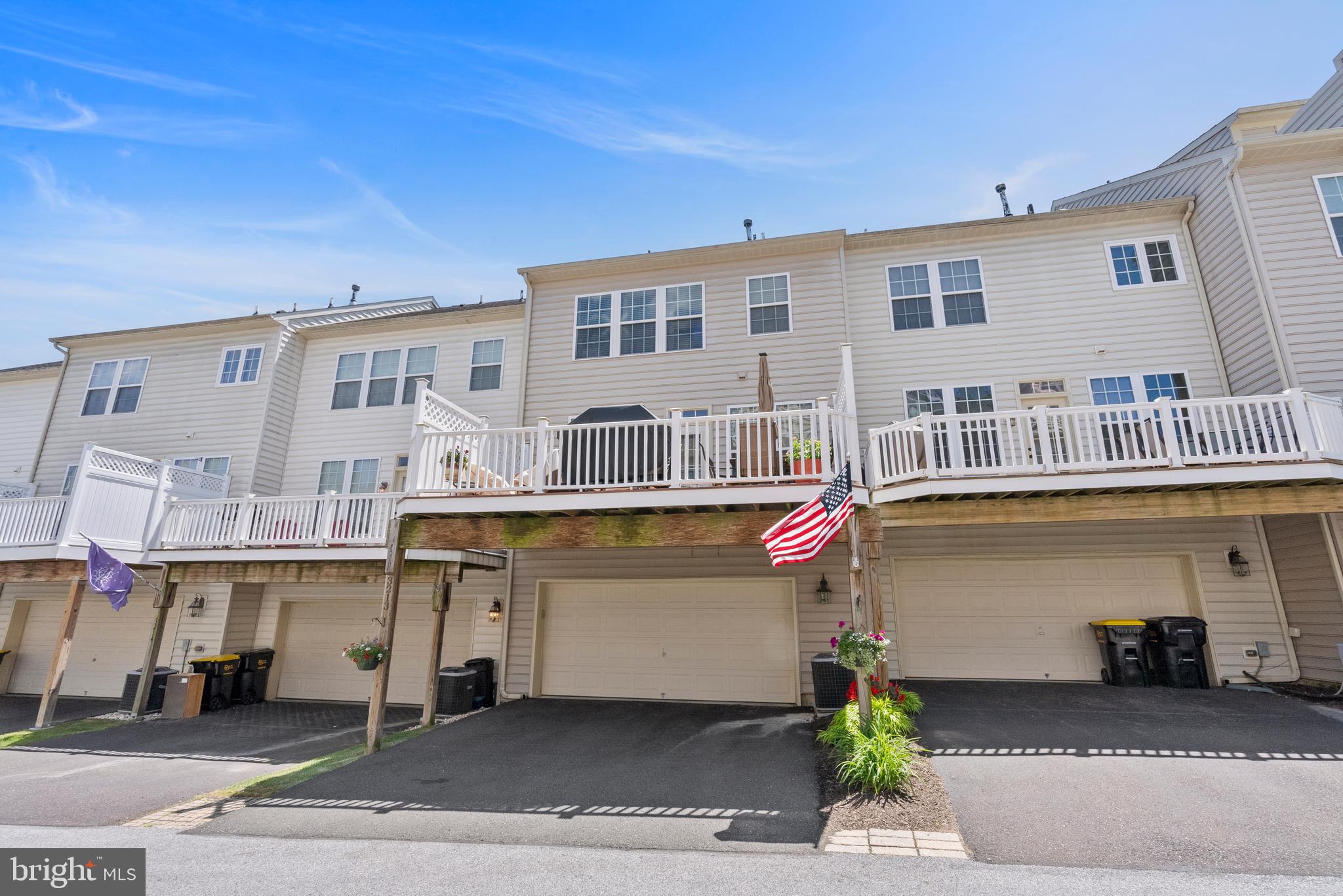 NORTHRIDGE VILLAGE - Residential