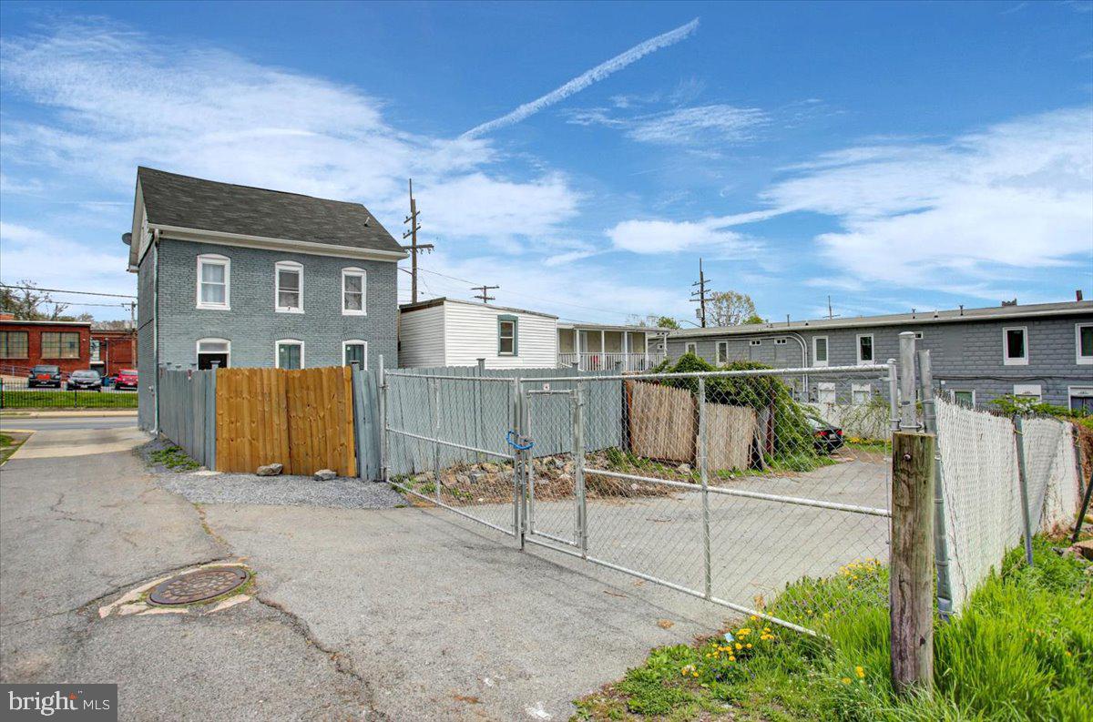 HAGERSTOWN - Residential