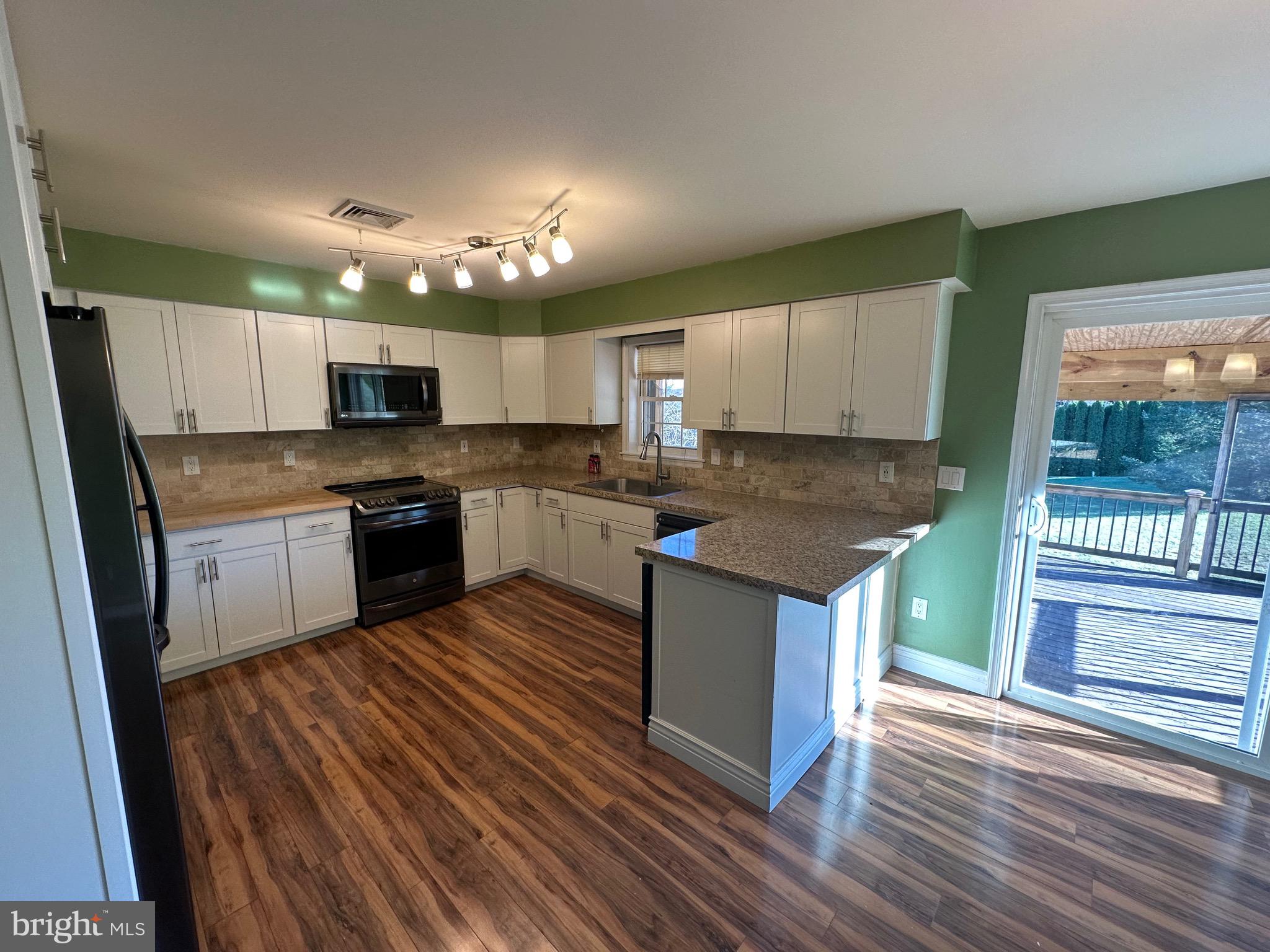 LAKE WYNONAH - Residential Lease