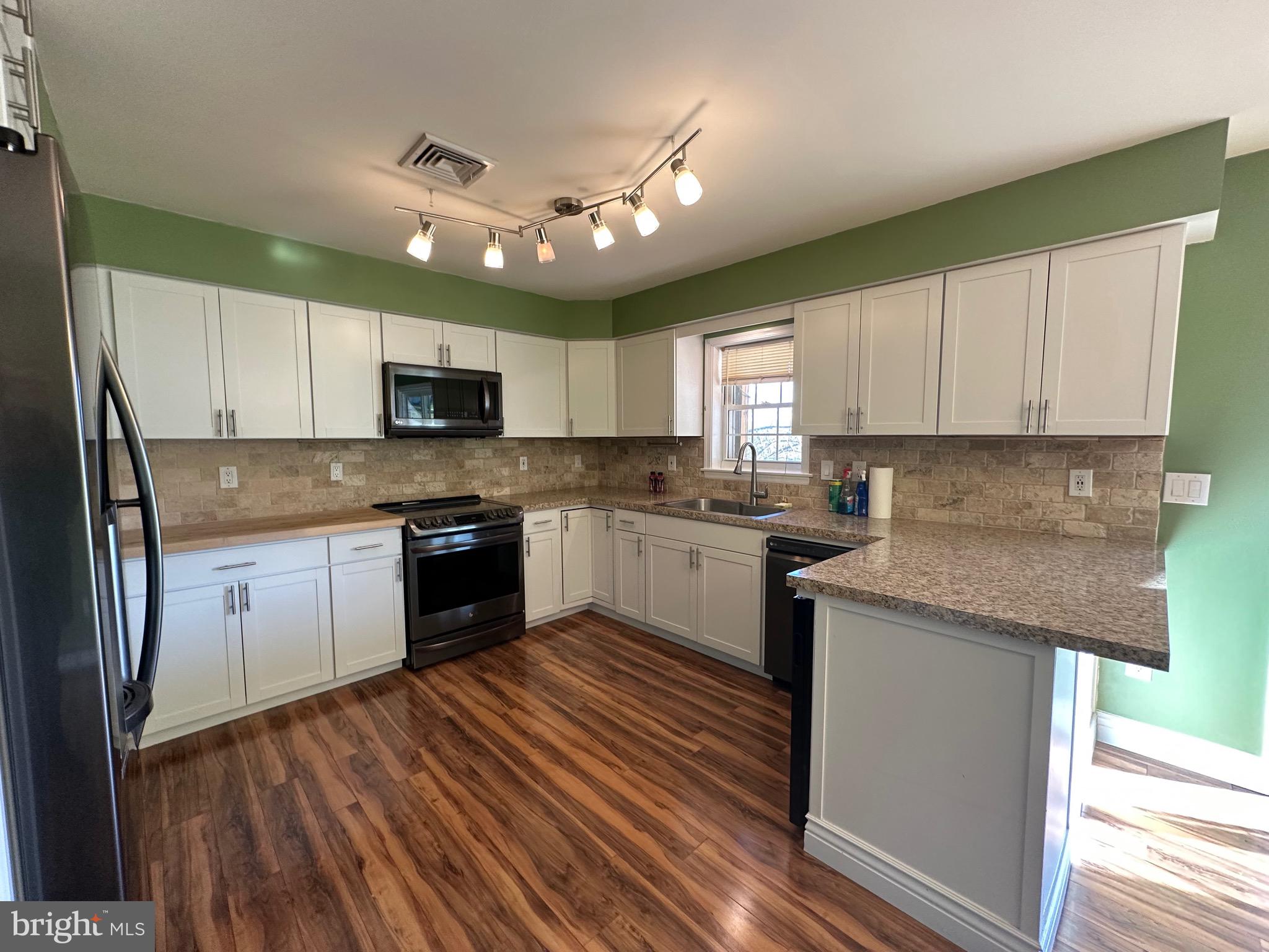 LAKE WYNONAH - Residential Lease