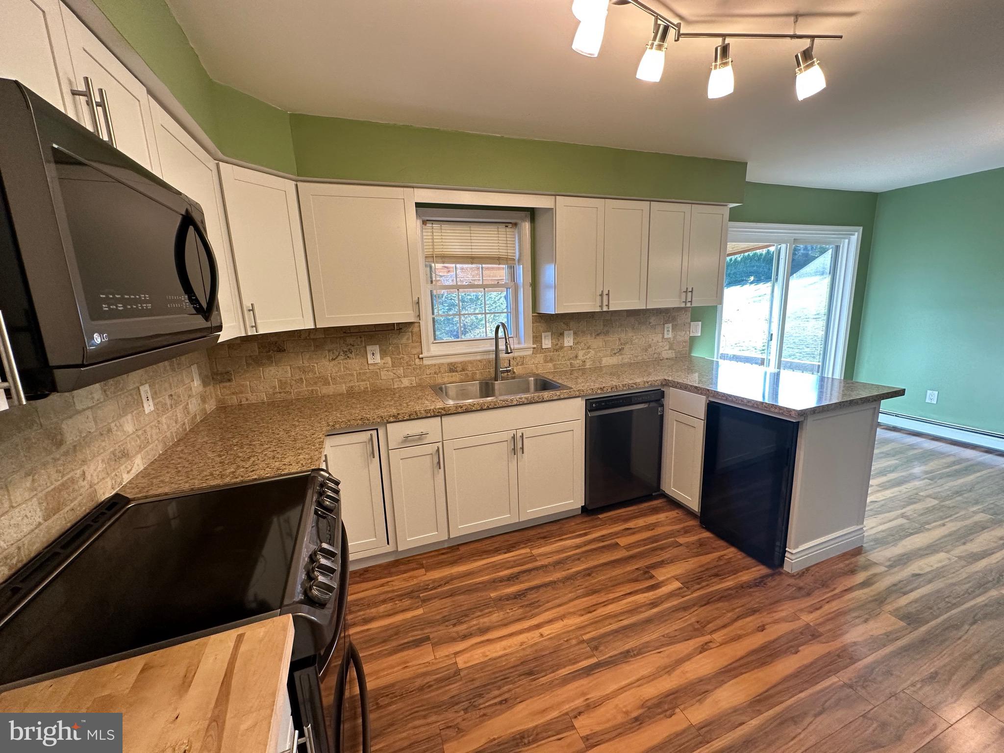 LAKE WYNONAH - Residential Lease