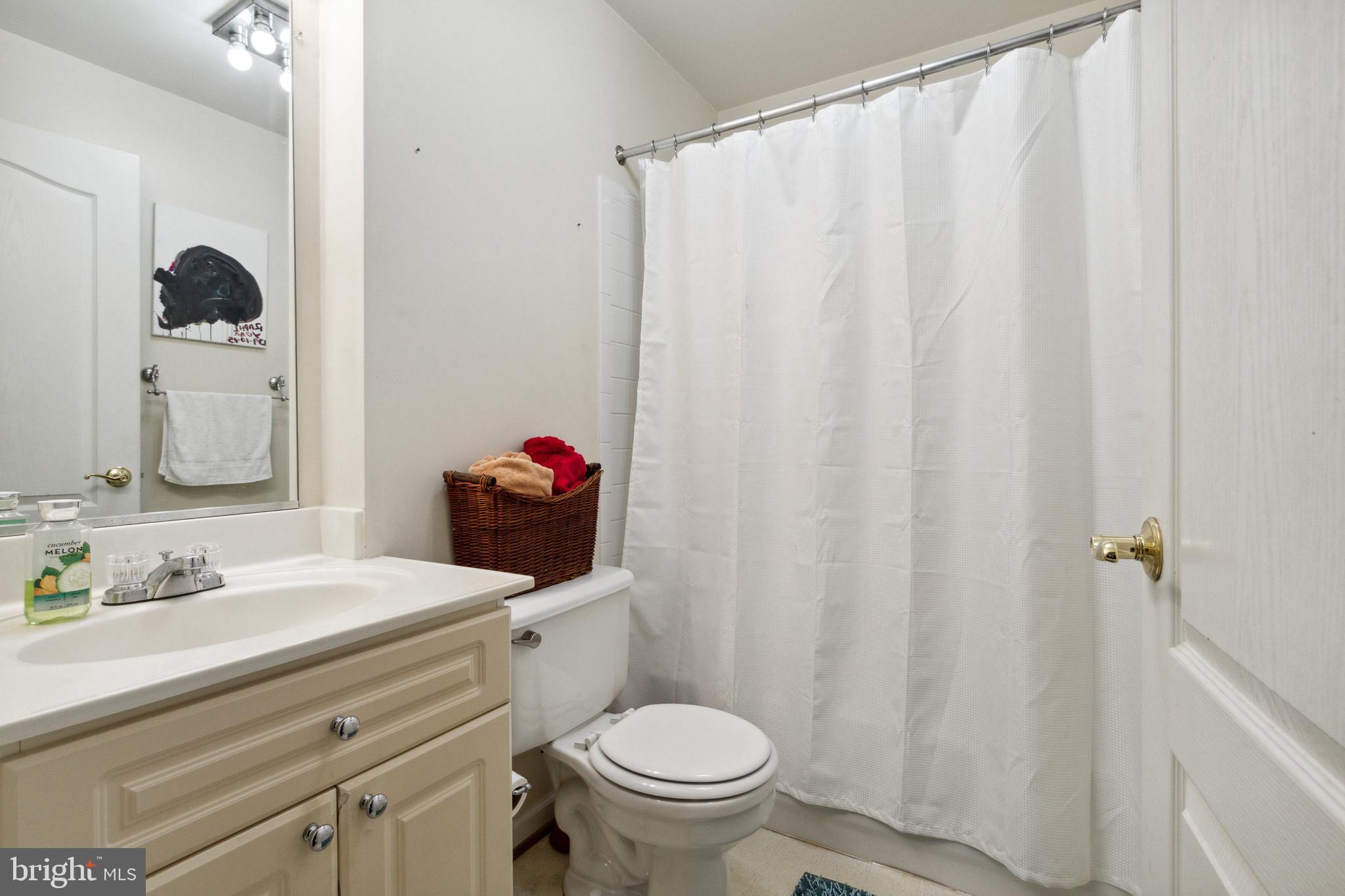 ISLAND CREEK - Residential