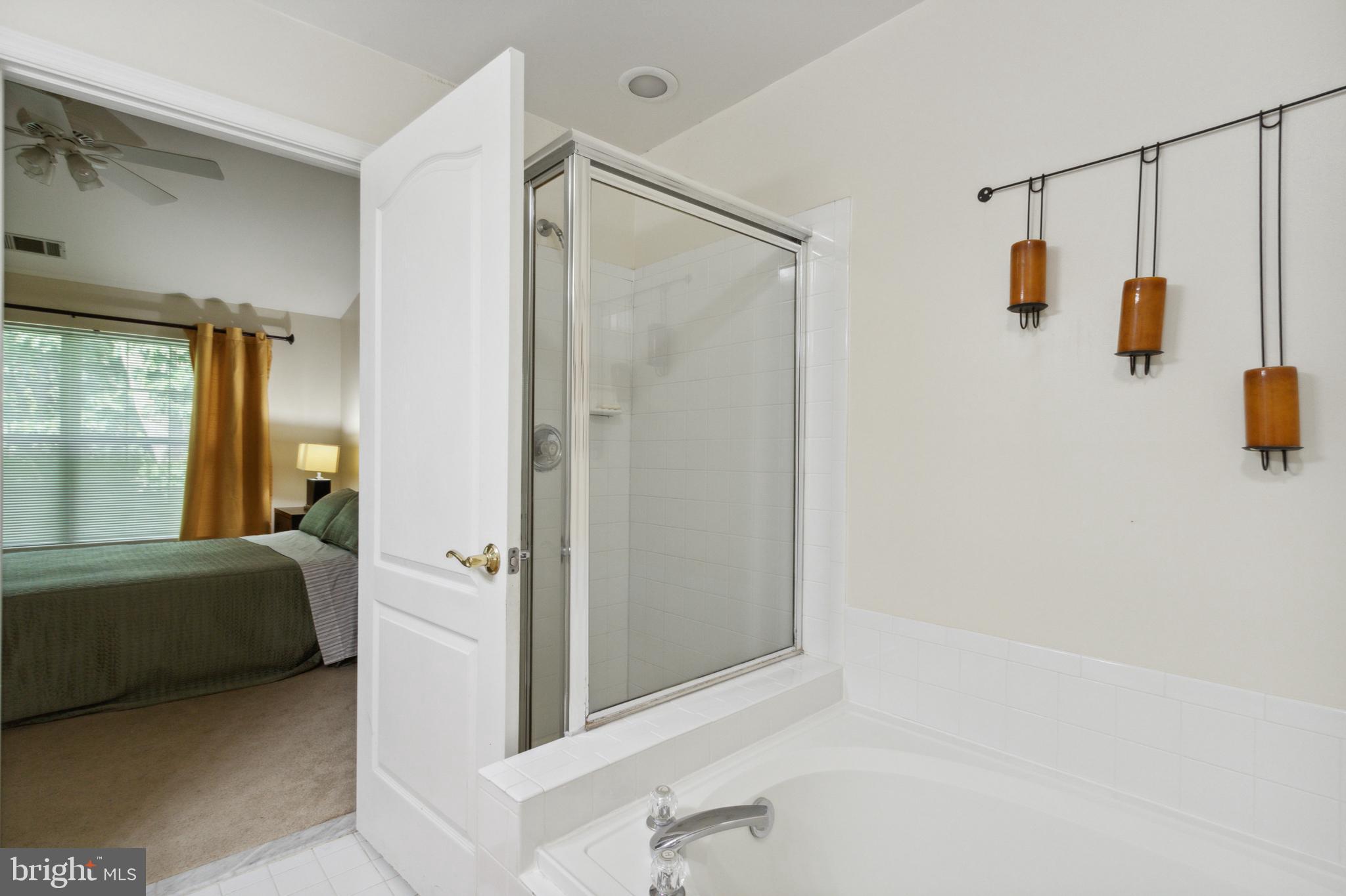 ISLAND CREEK - Residential