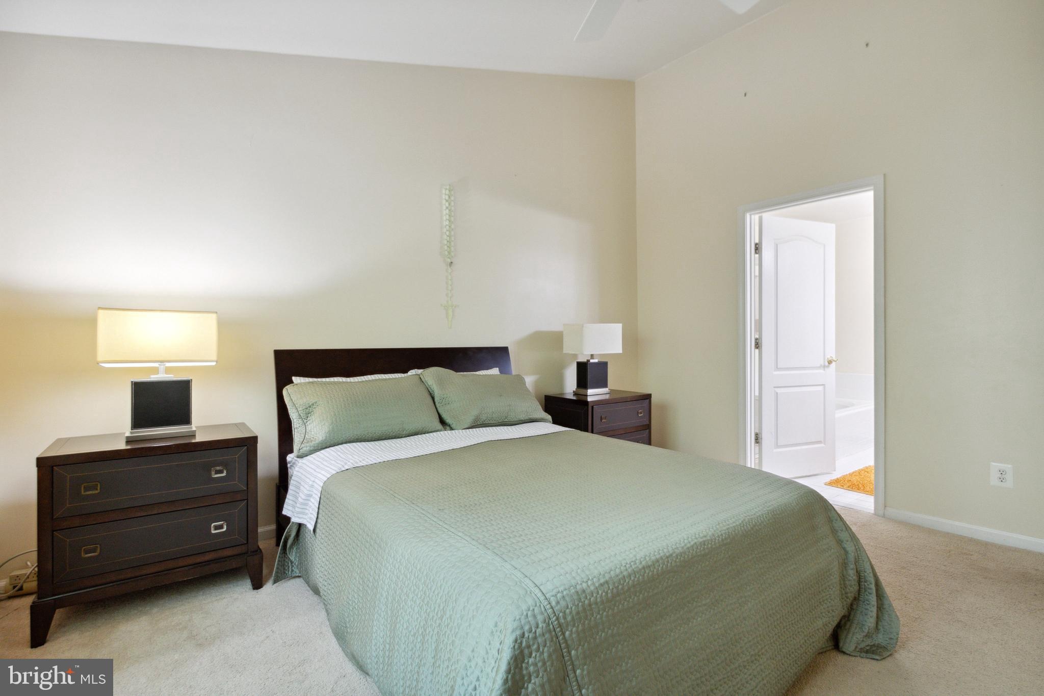 ISLAND CREEK - Residential