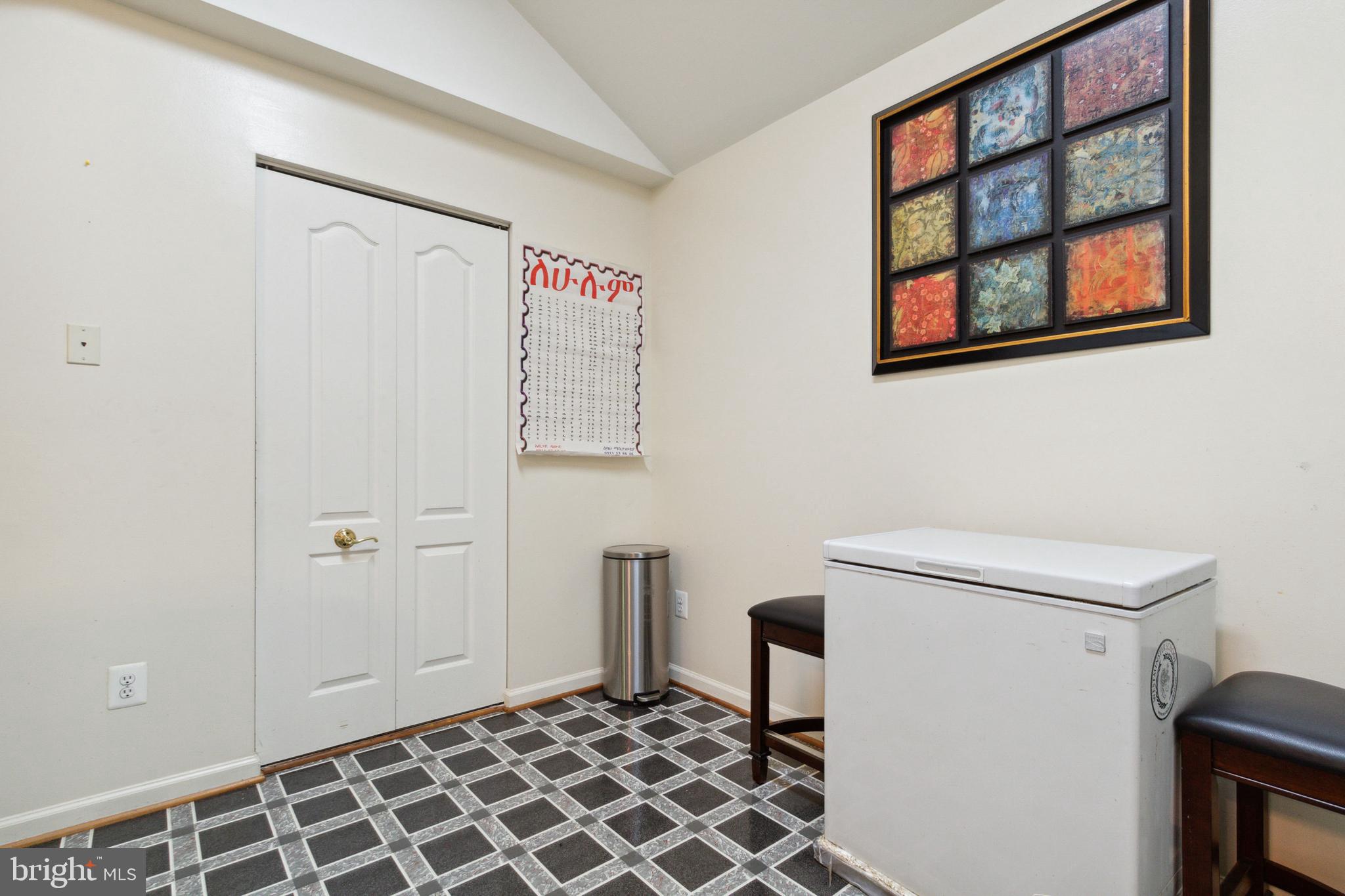 ISLAND CREEK - Residential