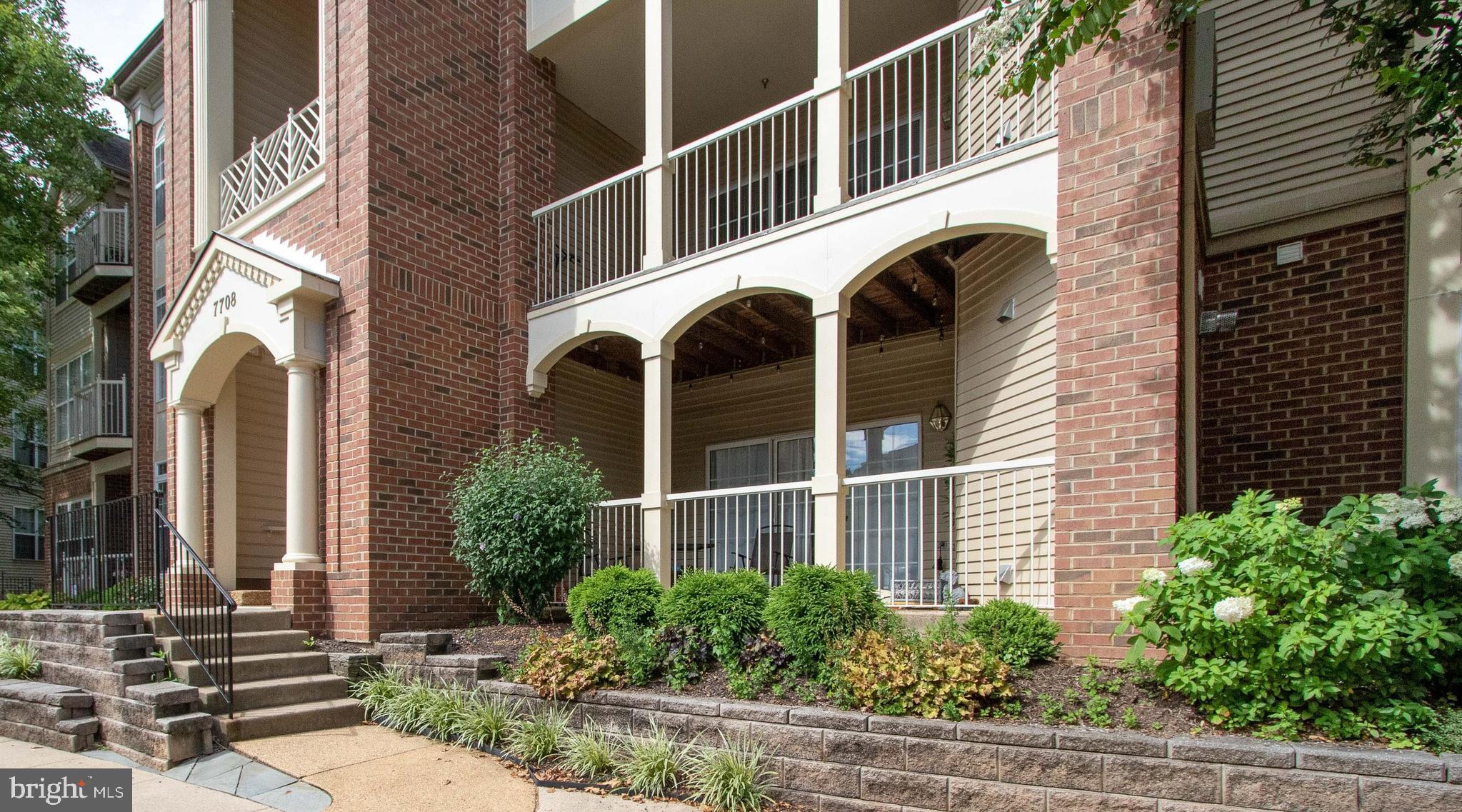 ISLAND CREEK - Residential