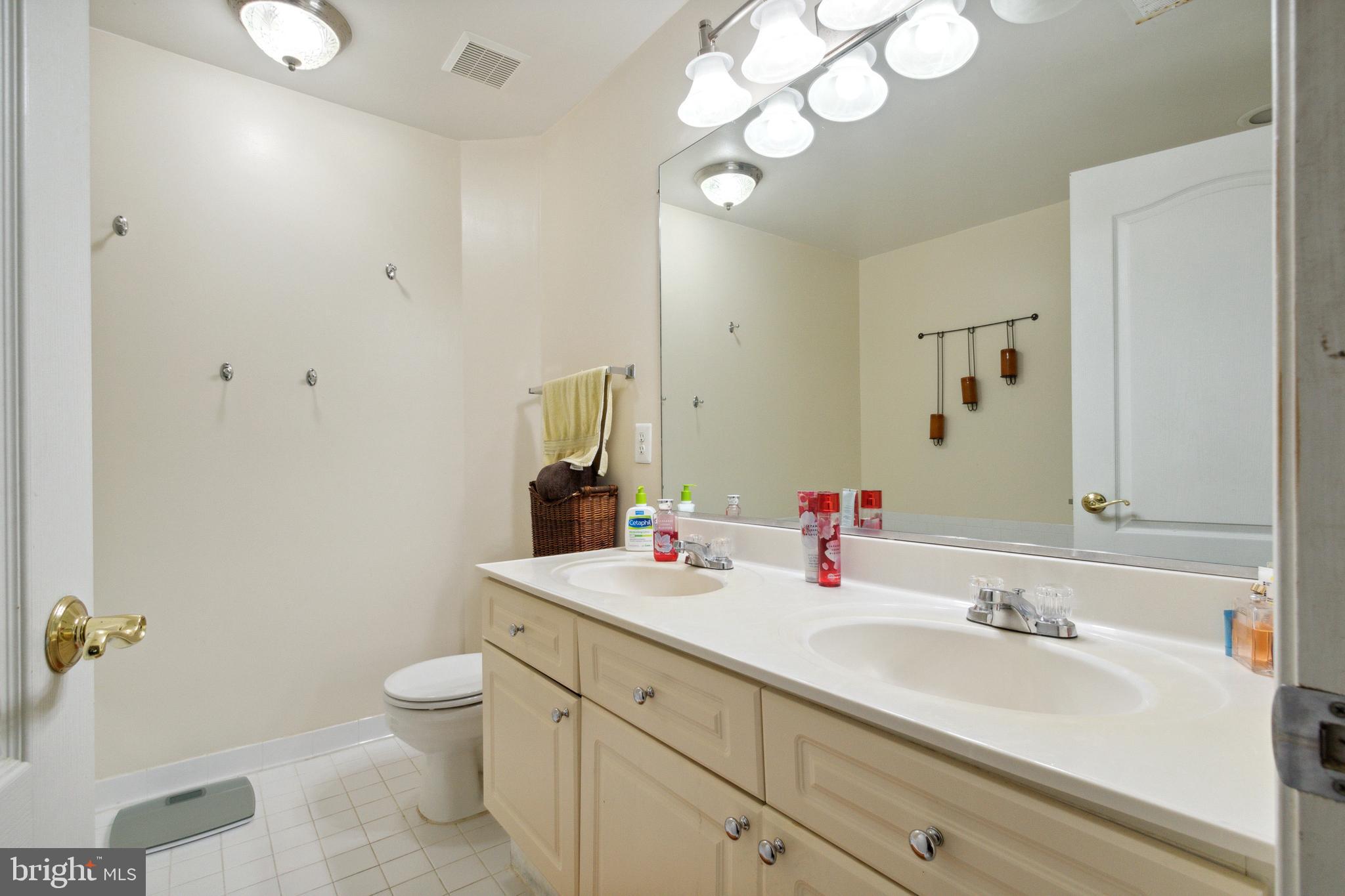 ISLAND CREEK - Residential