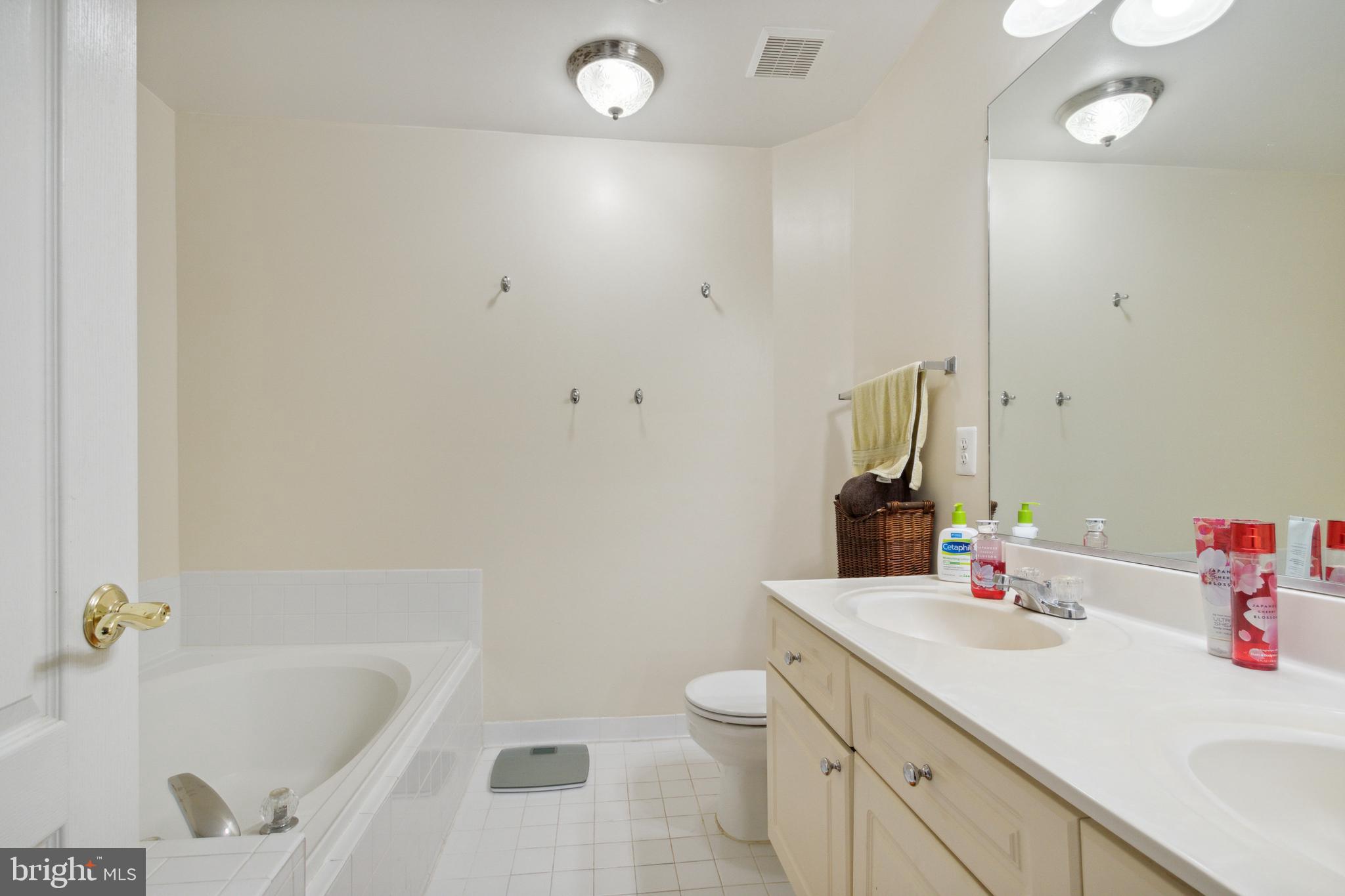 ISLAND CREEK - Residential