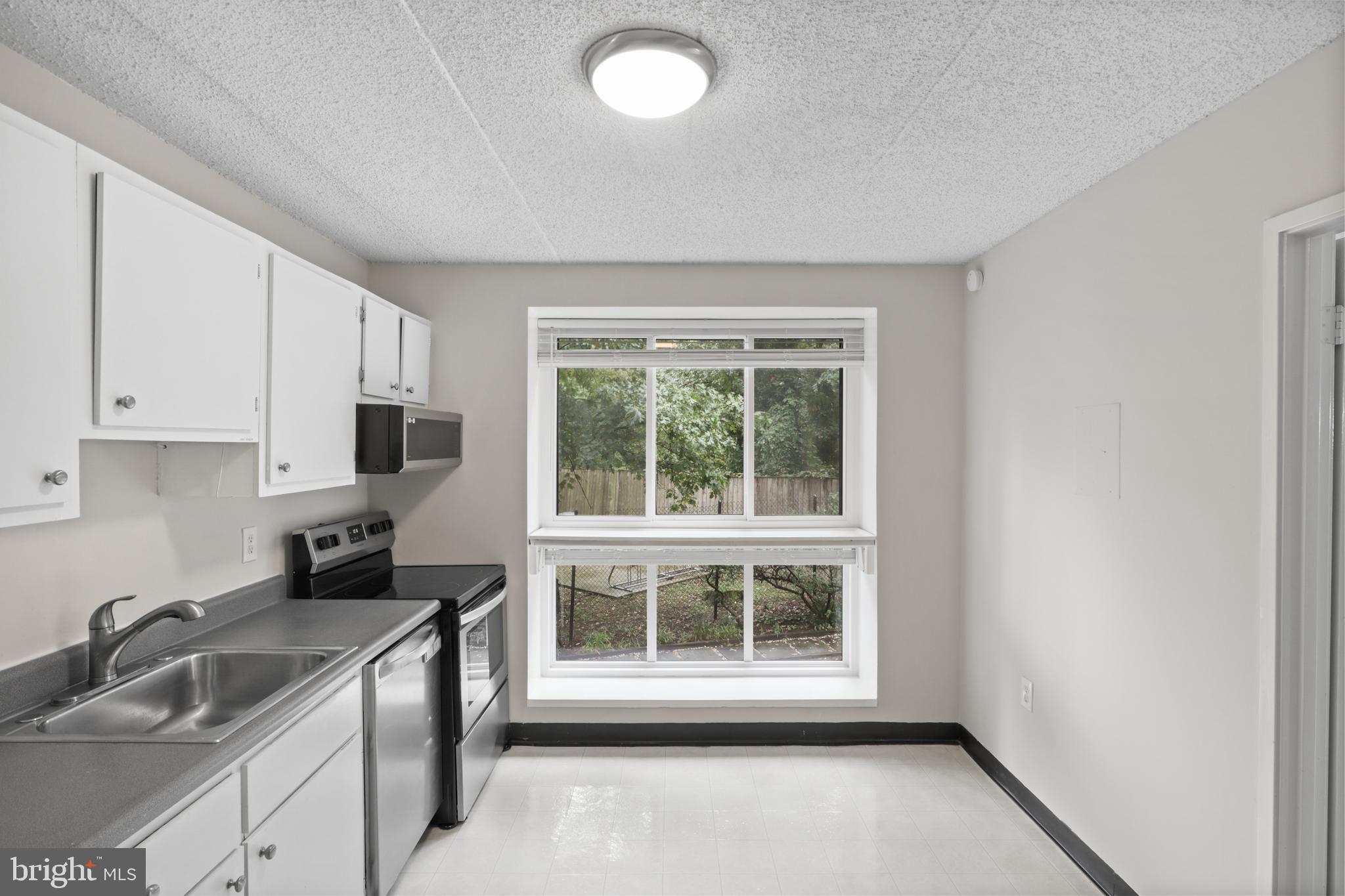 ALEXANDRIA OVERLOOK - Residential Lease