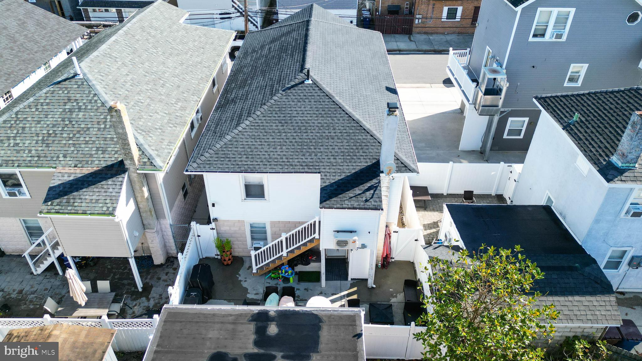 200 N SACRAMENTO AVENUE