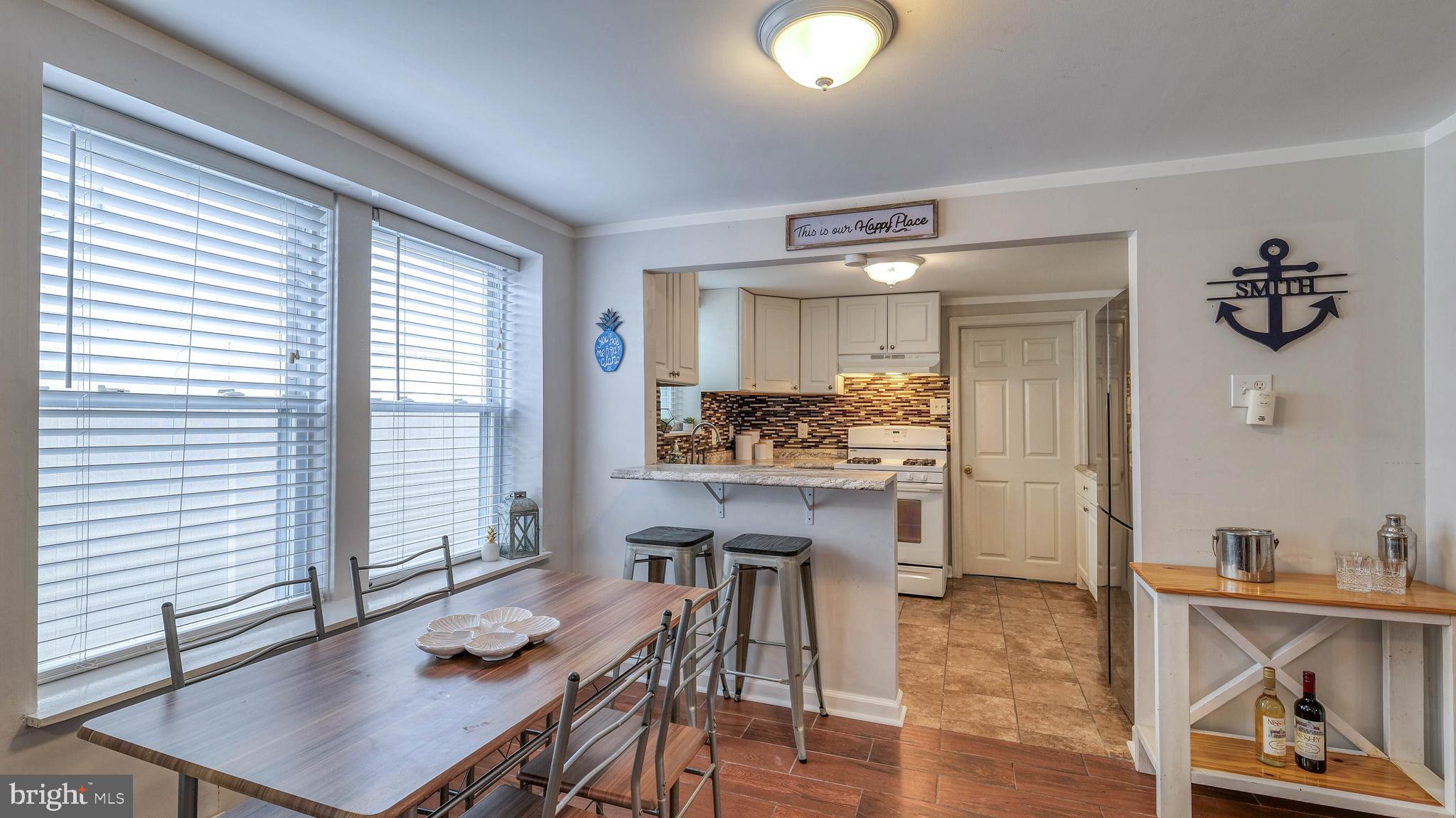 200 N SACRAMENTO AVENUE