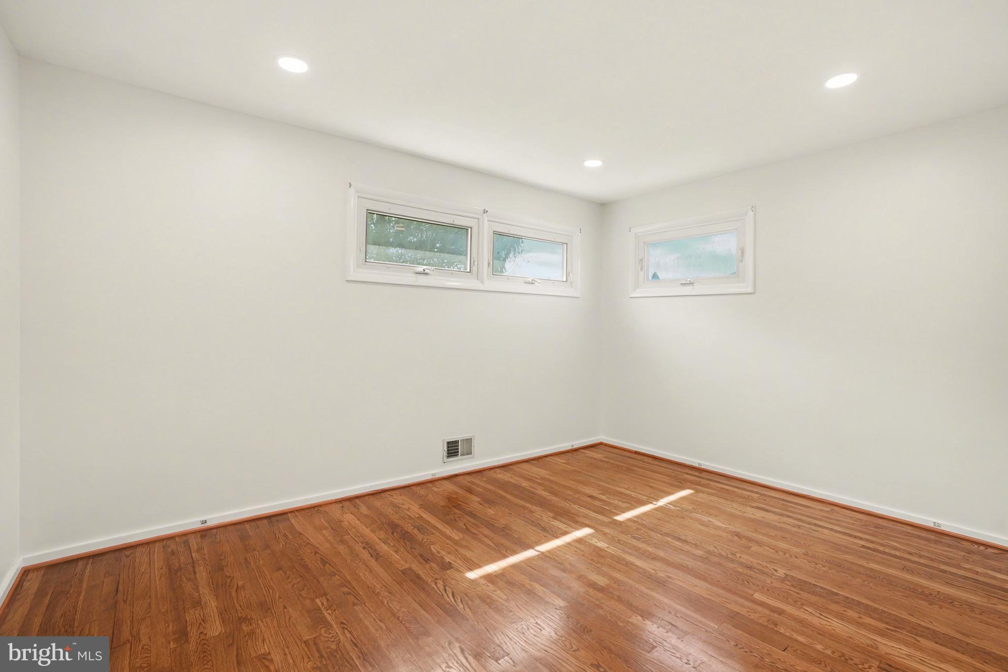 ROSSMOYNE MANOR - Residential