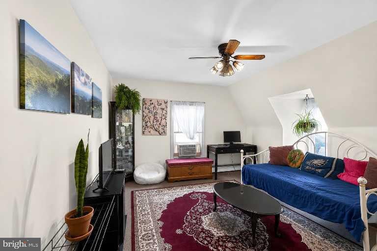 434 W WALNUT STREET