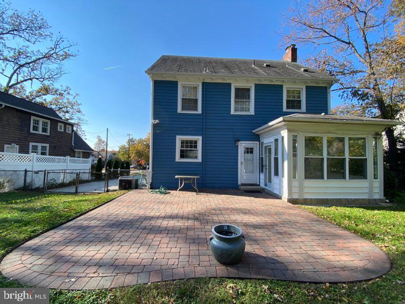 WAVERLY HILLS - Residential Lease