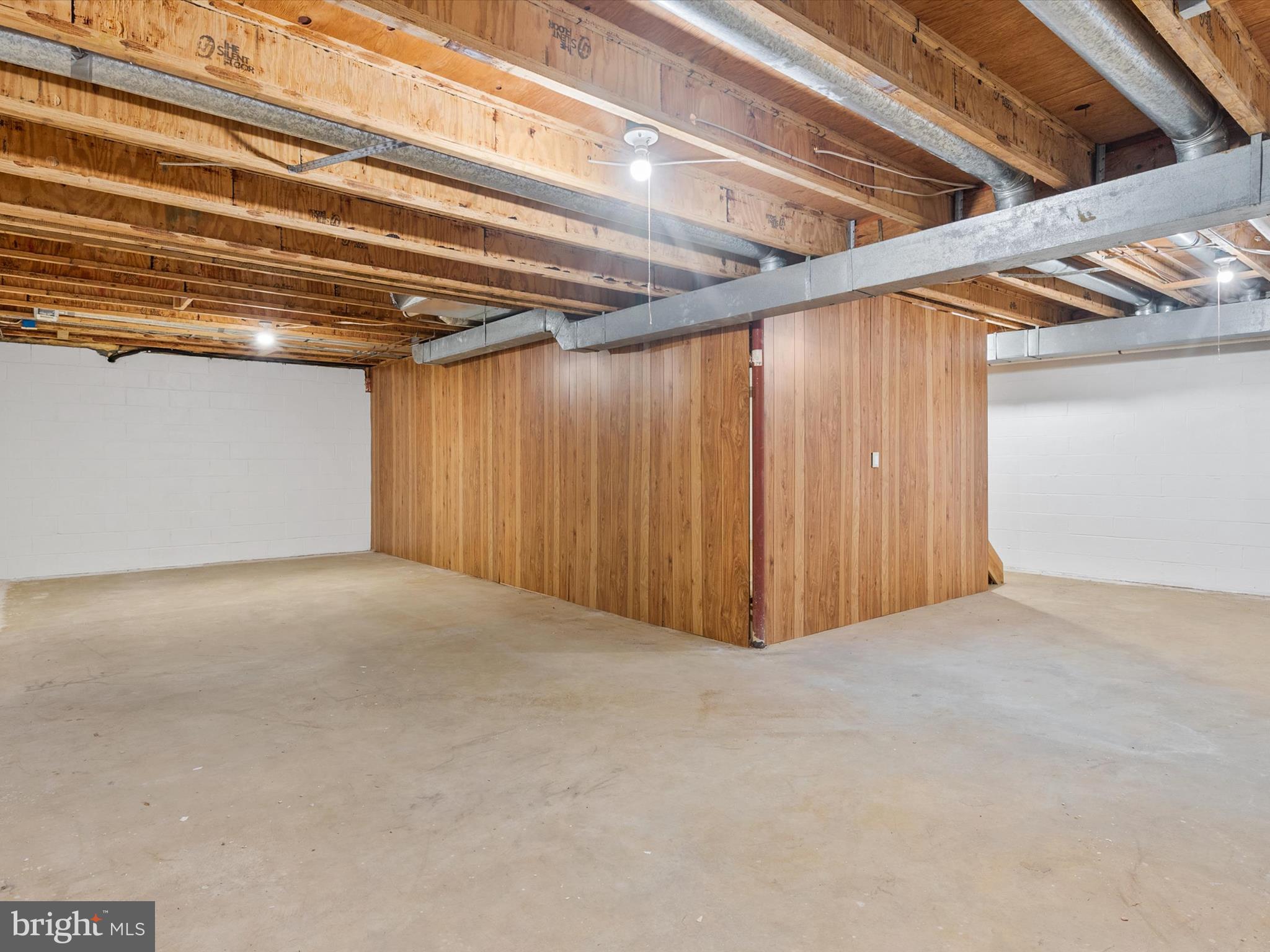 HUNT MEADOW - Residential