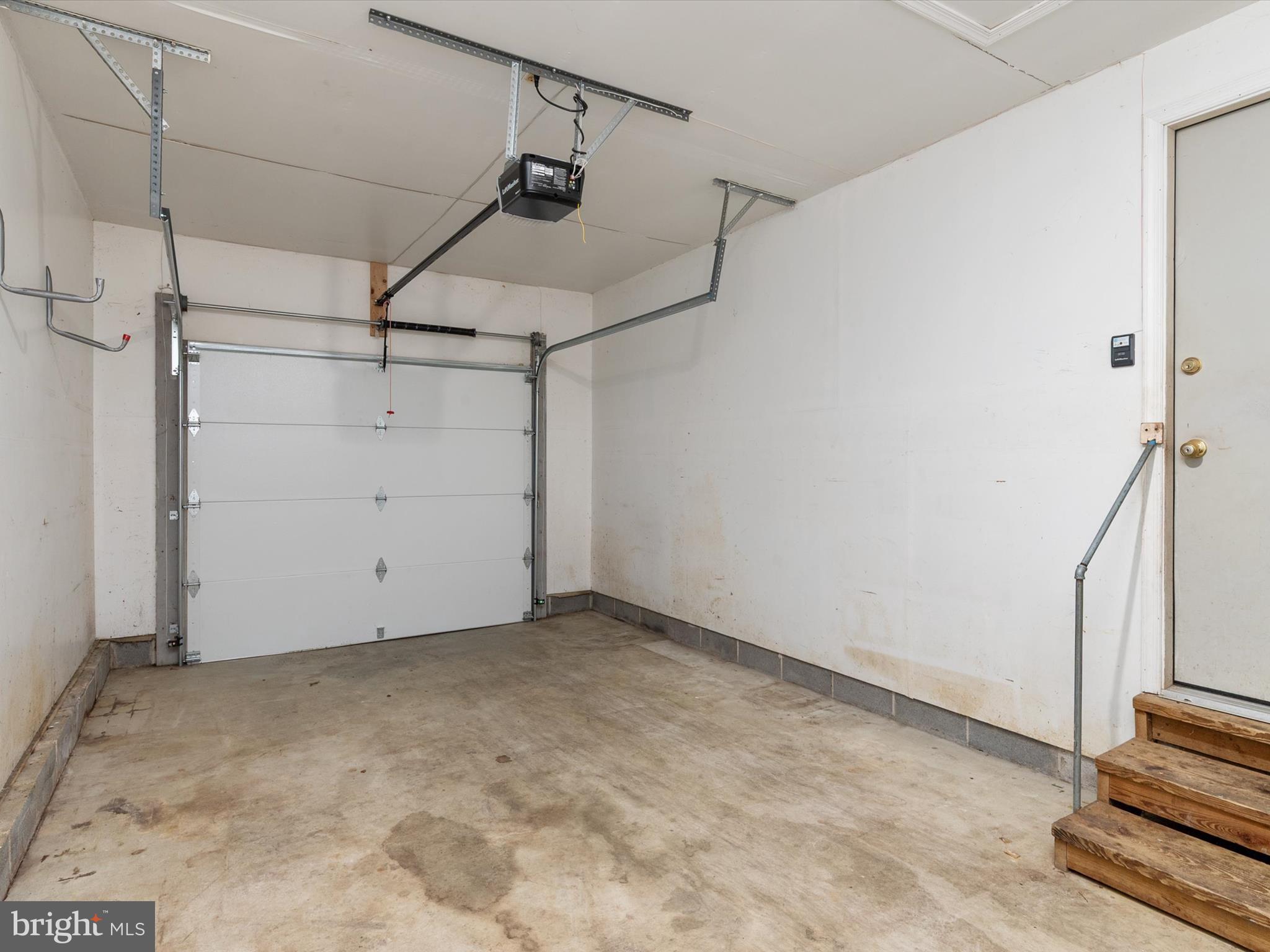 HUNT MEADOW - Residential