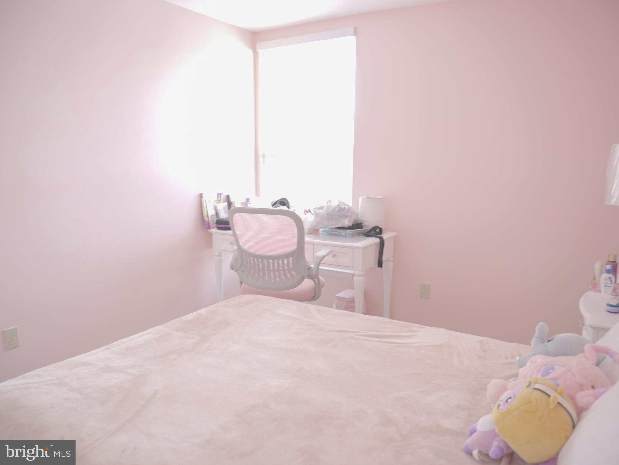 HUNTLEY SQUARE CONDOMINIUMS - Residential