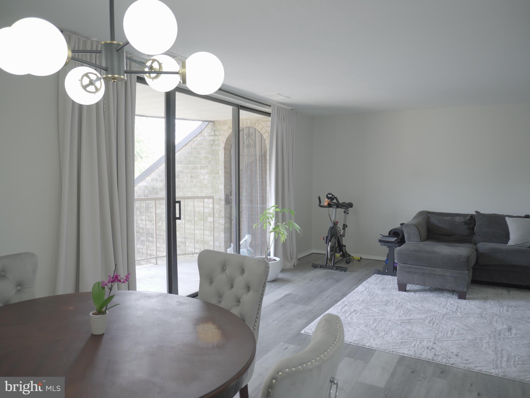 HUNTLEY SQUARE CONDOMINIUMS - Residential