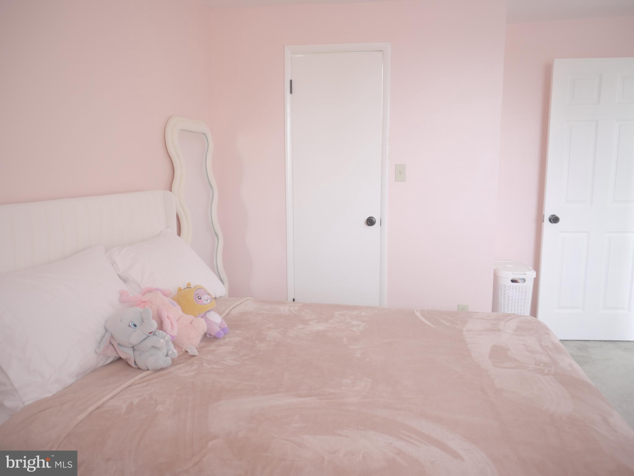 HUNTLEY SQUARE CONDOMINIUMS - Residential