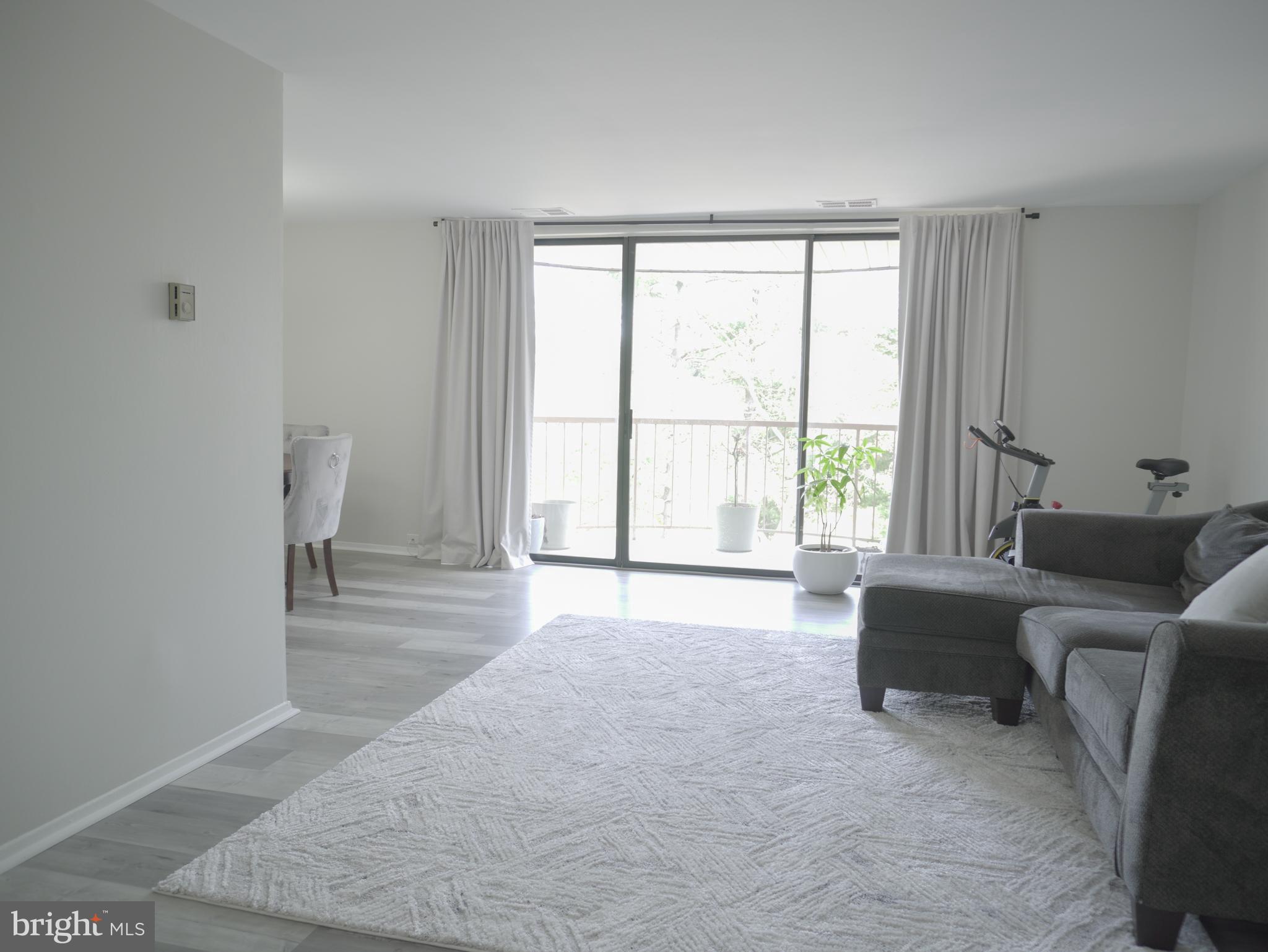 HUNTLEY SQUARE CONDOMINIUMS - Residential