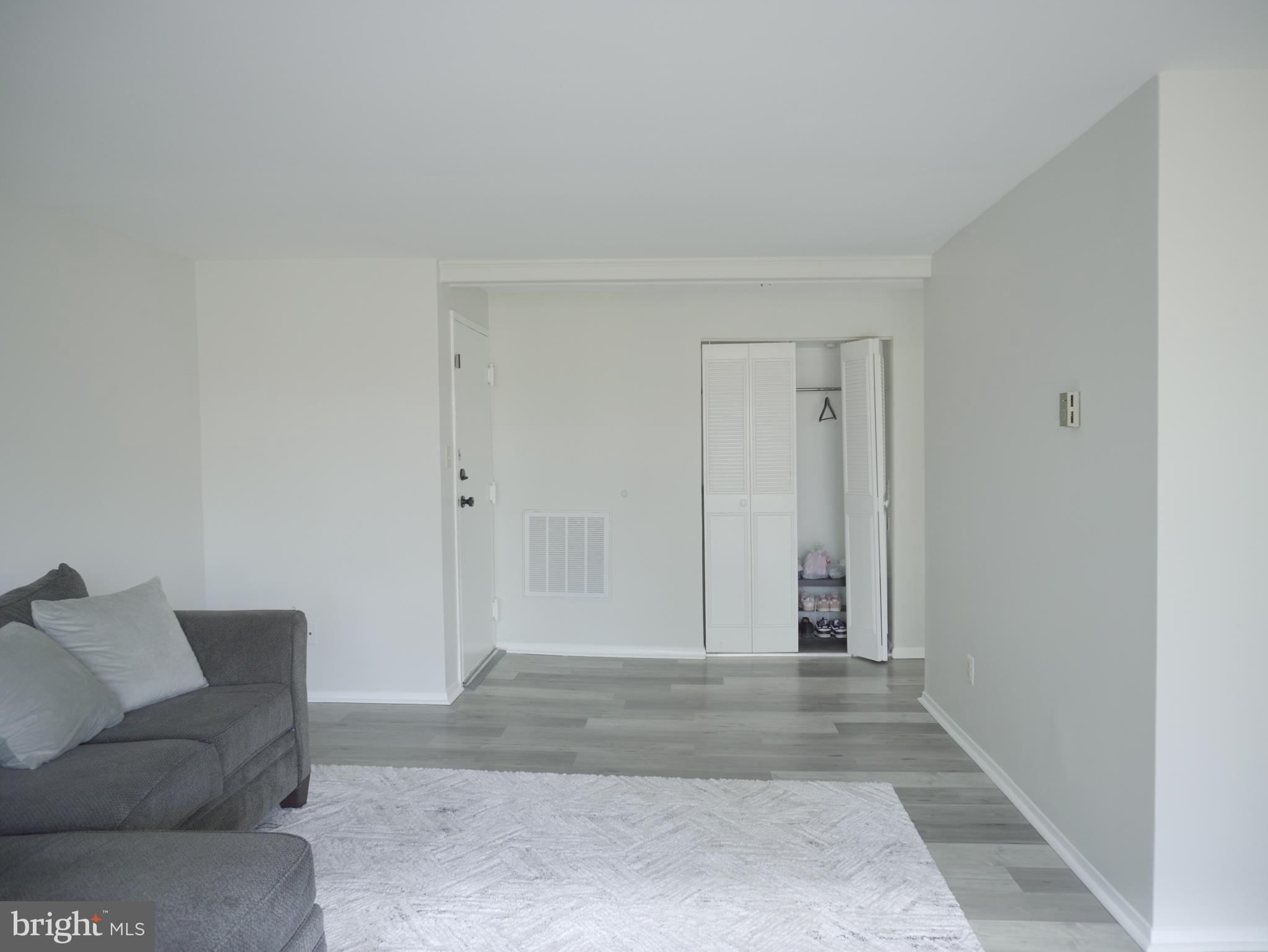 HUNTLEY SQUARE CONDOMINIUMS - Residential