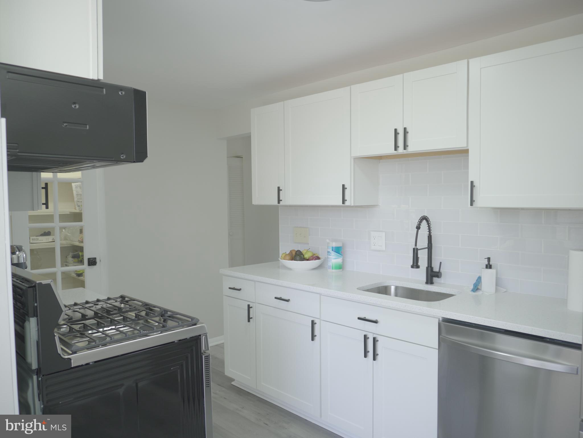 HUNTLEY SQUARE CONDOMINIUMS - Residential