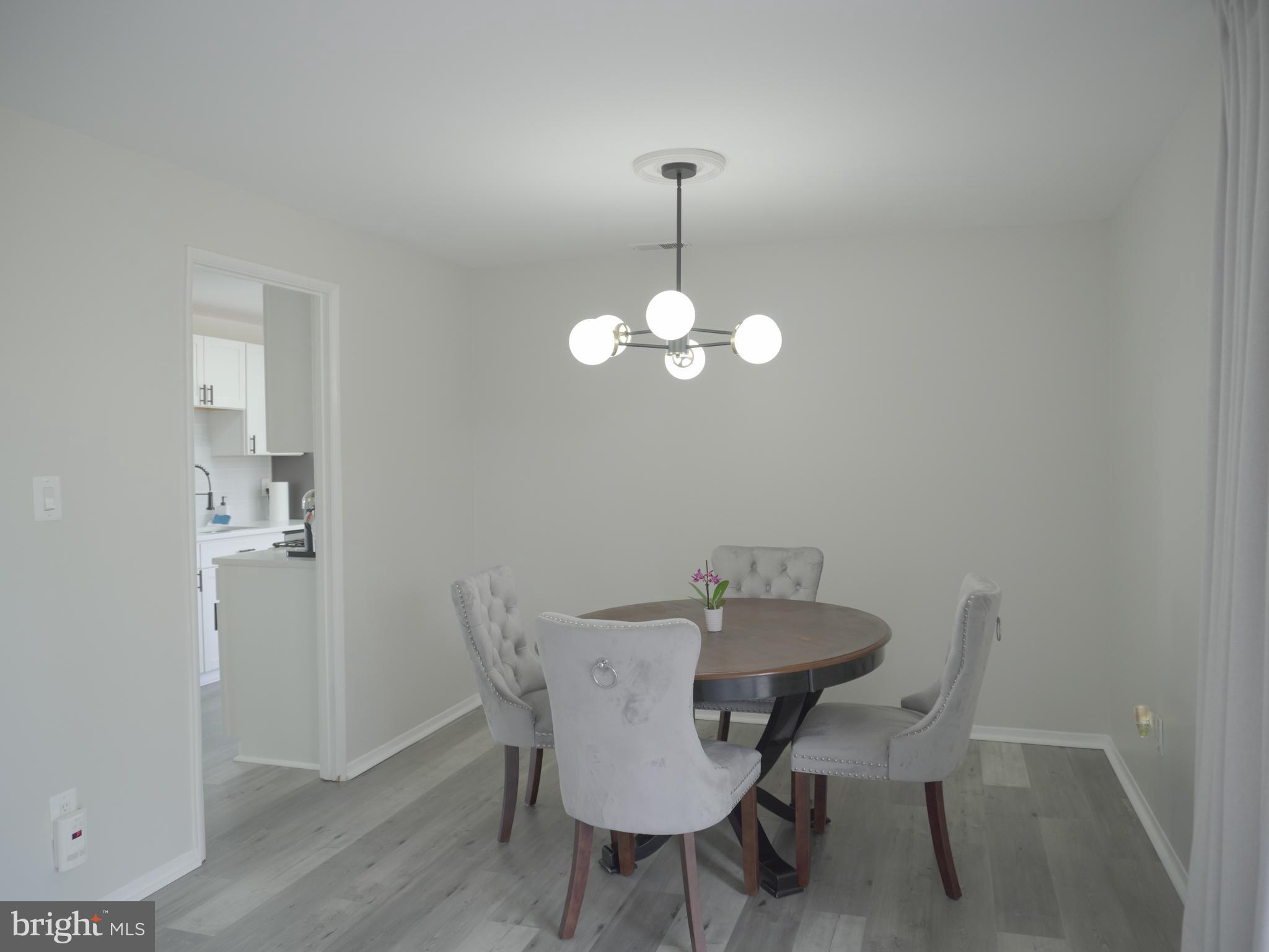 HUNTLEY SQUARE CONDOMINIUMS - Residential