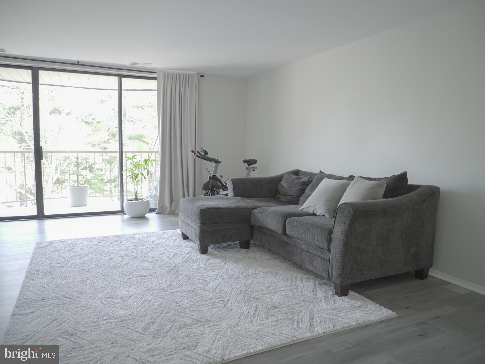 HUNTLEY SQUARE CONDOMINIUMS - Residential